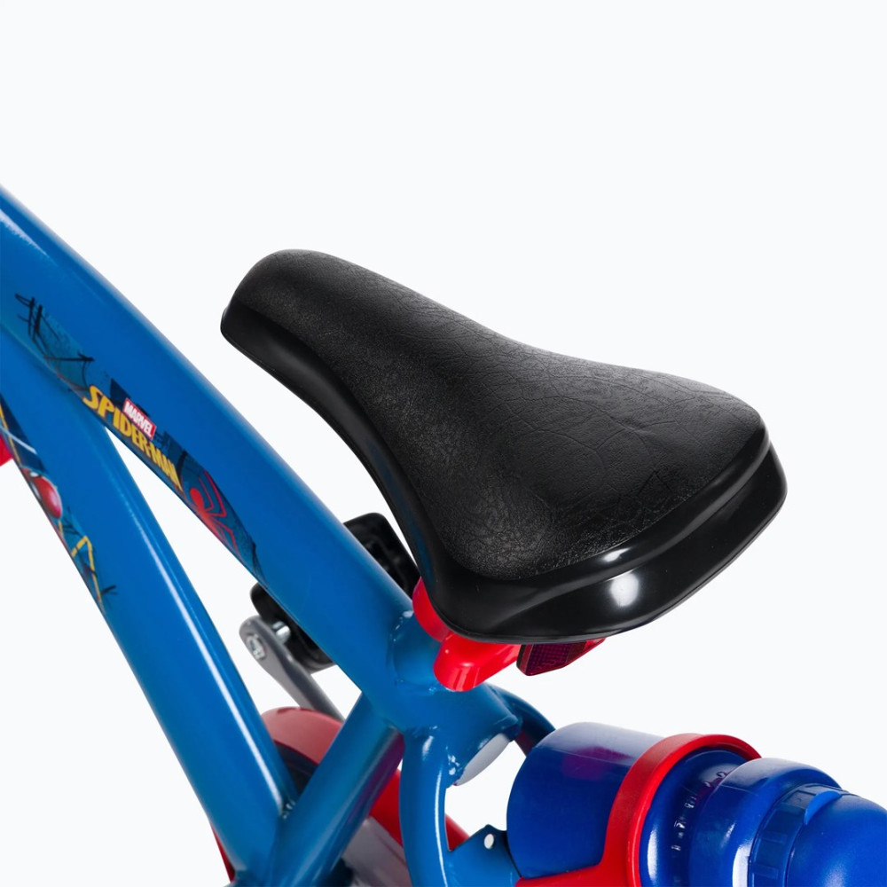 Bicicleta azul con calcomanías de Spiderman y asiento negro.