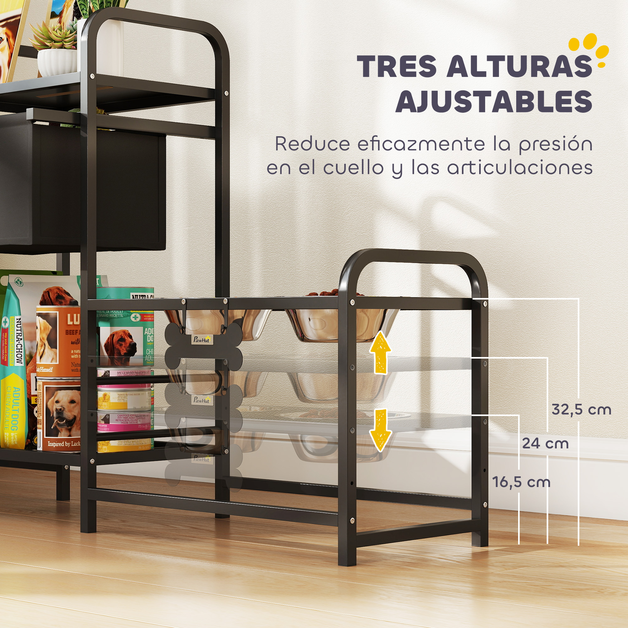 Un soporte negro de metal para comida de mascotas con tres cuencos, al lado de comida.