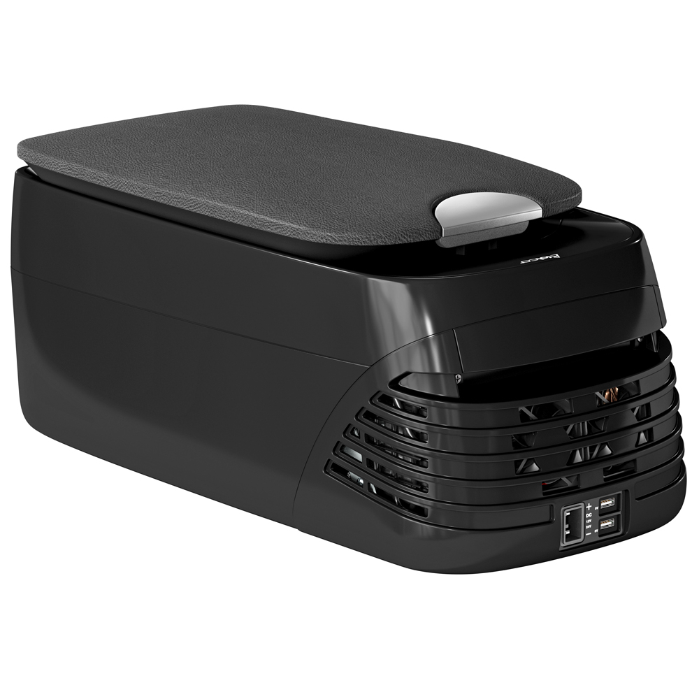 Czarna przenośna chłodziarka z wyściełanym wieczkiem, otworami wentylacyjnymi i portami USB.