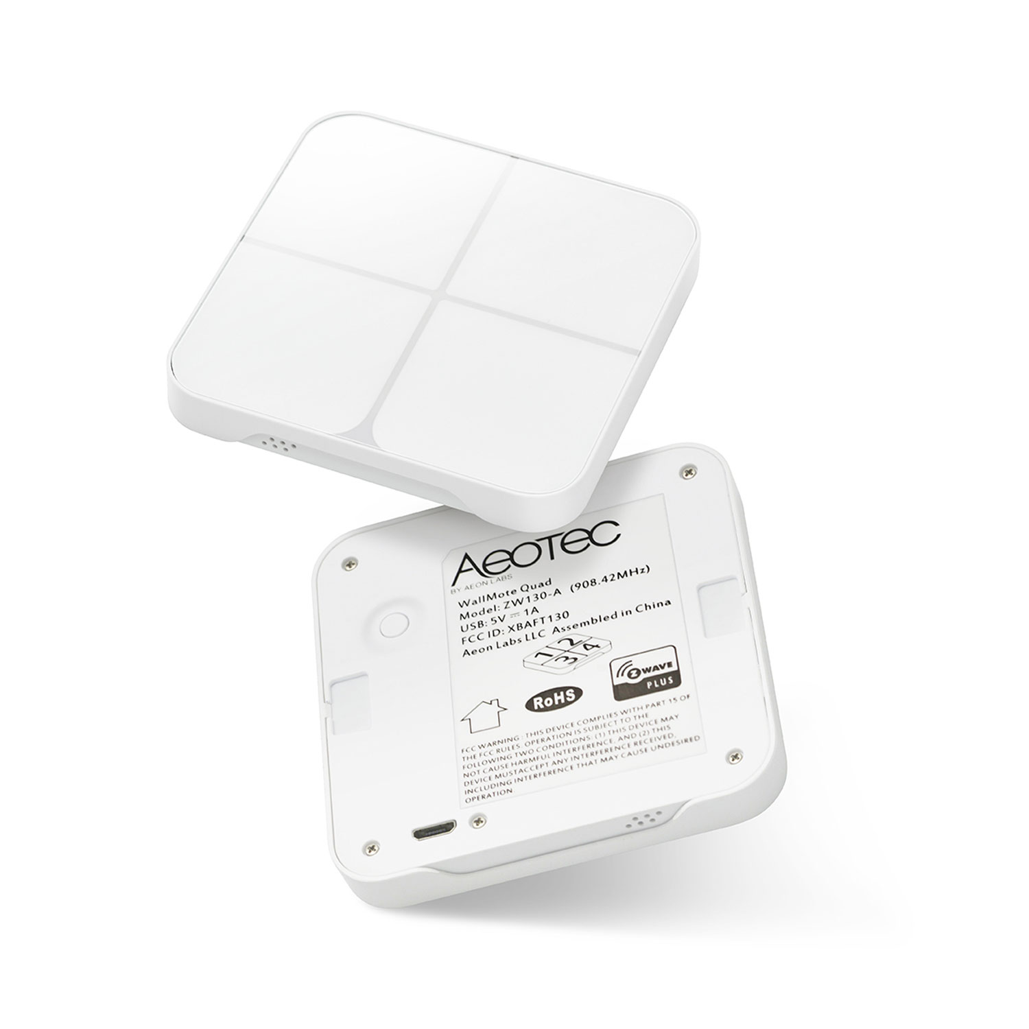 Zwei weiße Aeotec WallMote Quad Geräte, eines über dem anderen, mit Details.