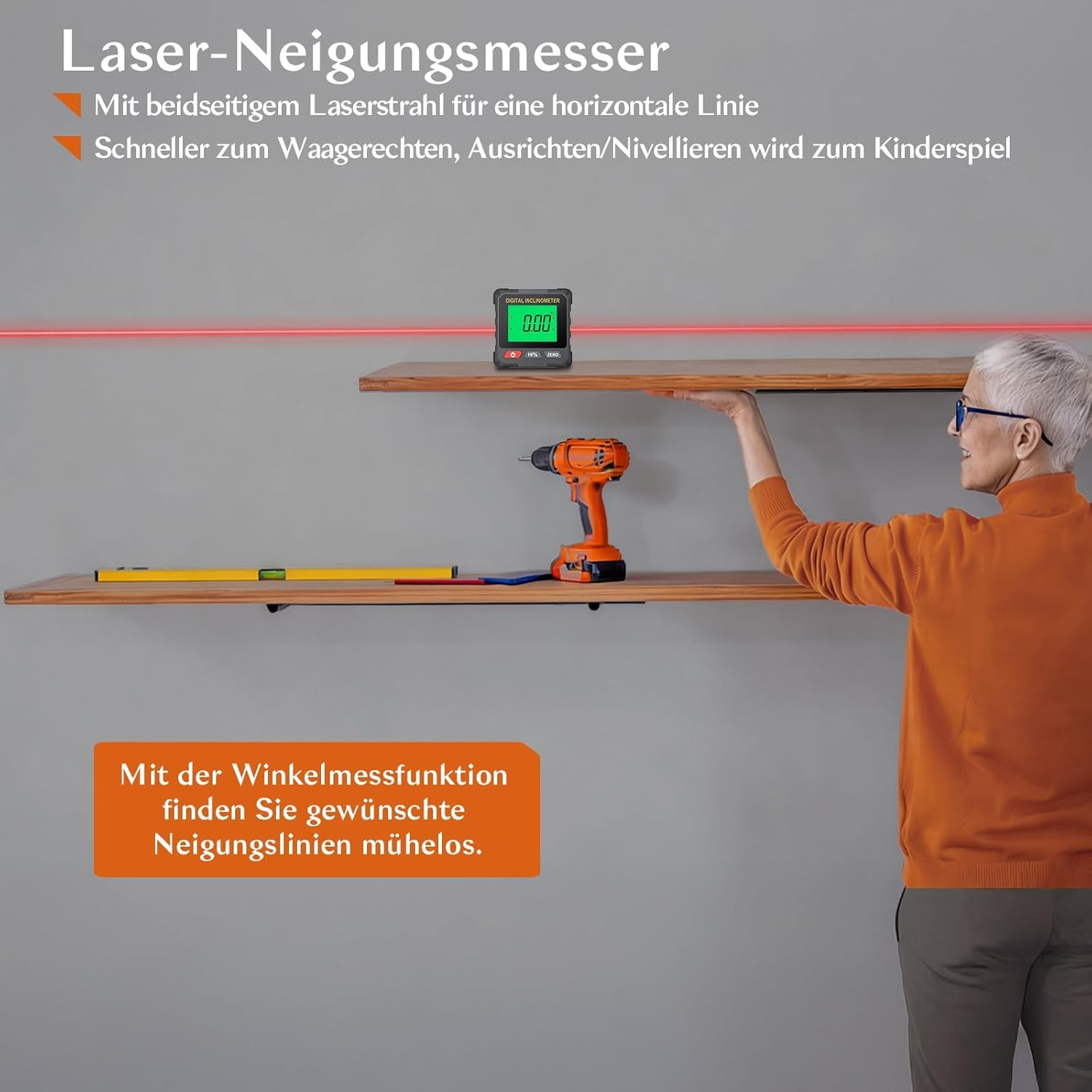 Ein Laser-Neigungsmesser mit rotem Laserstrahl projiziert eine horizontale Linie auf eine Wand.