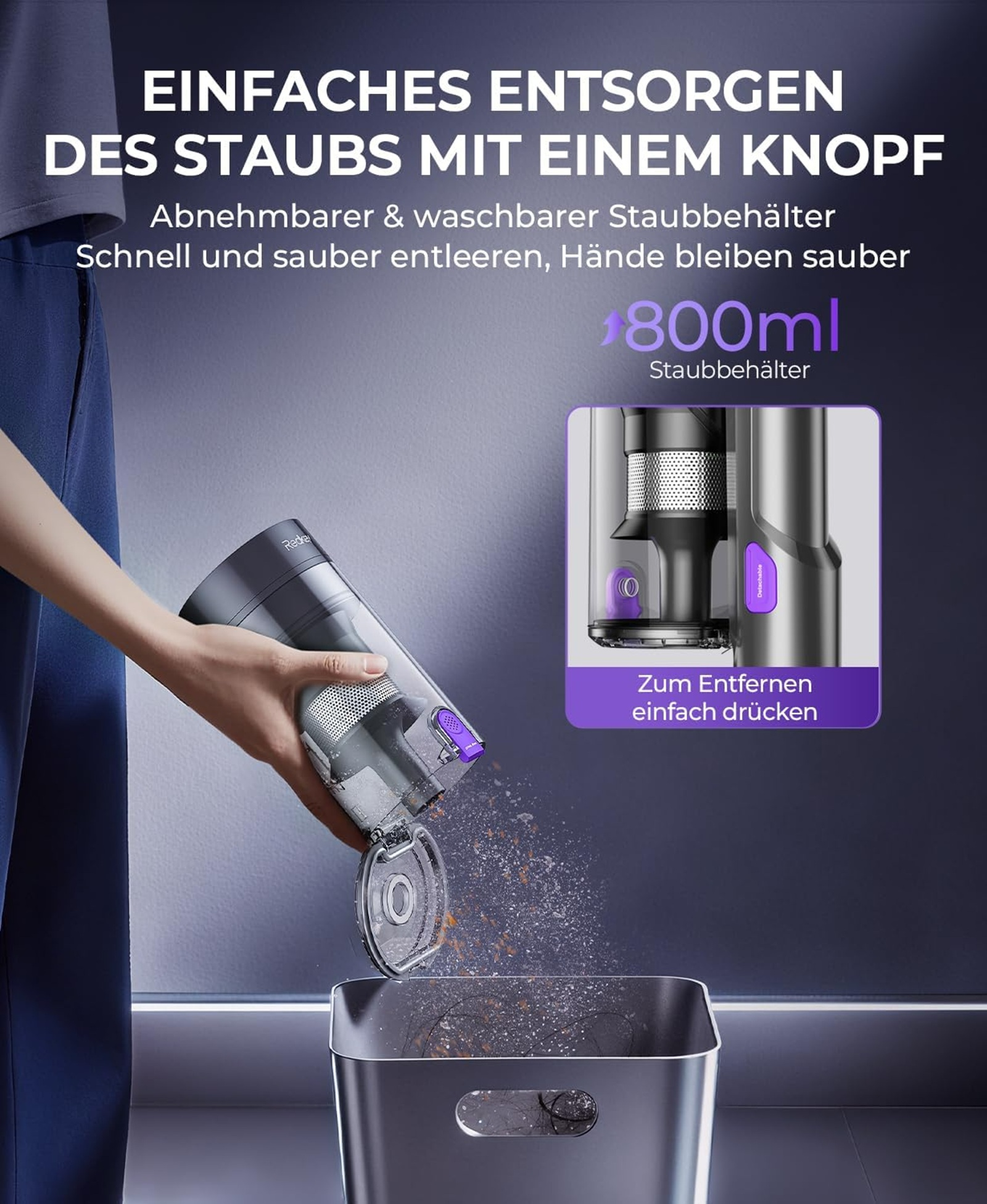 Ein Mann leert den Staubbehälter eines Staubsaugers in einen Mülleimer.