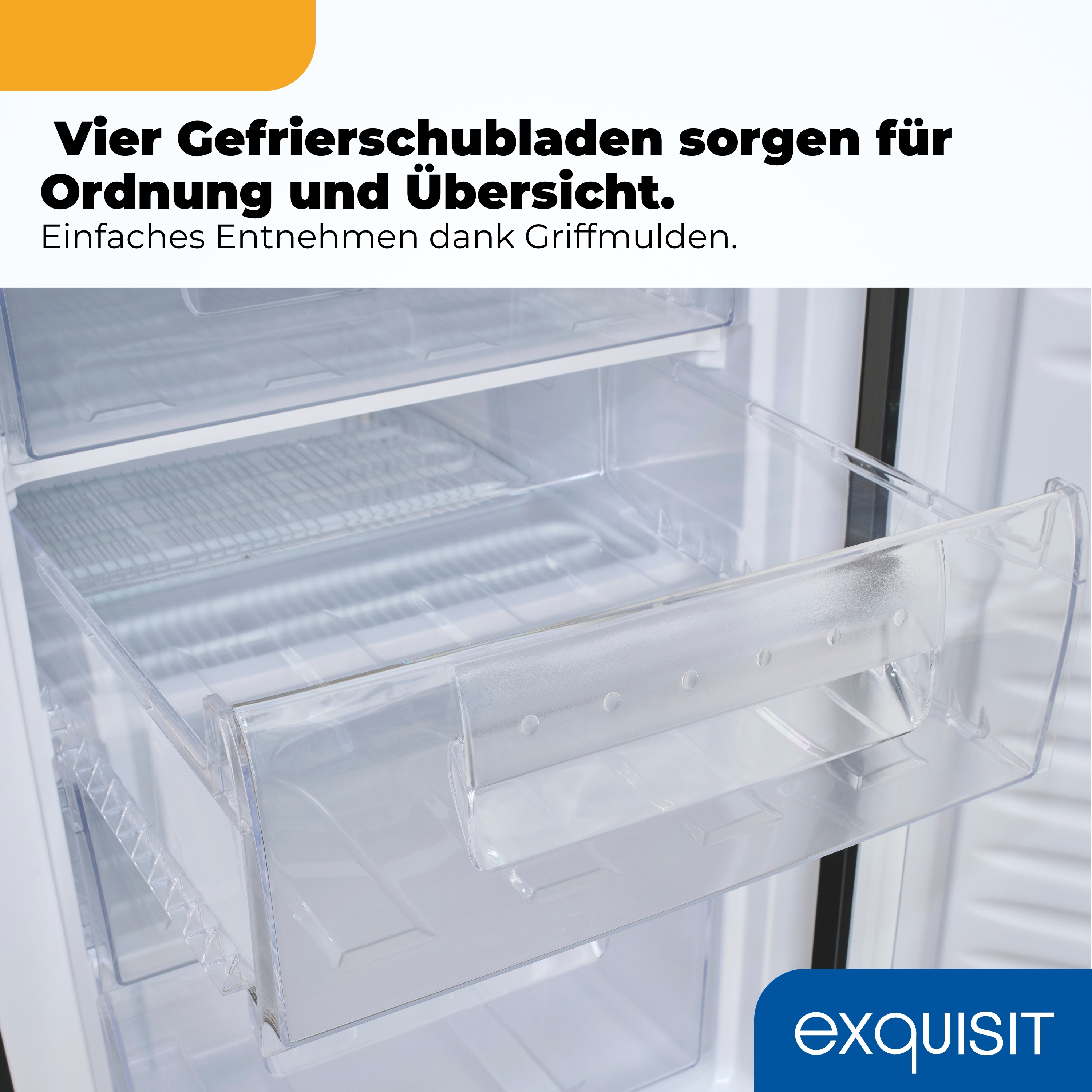 Ein offener Kühlschrank mit transparenten Gefrierschubladen und Metallgittern.