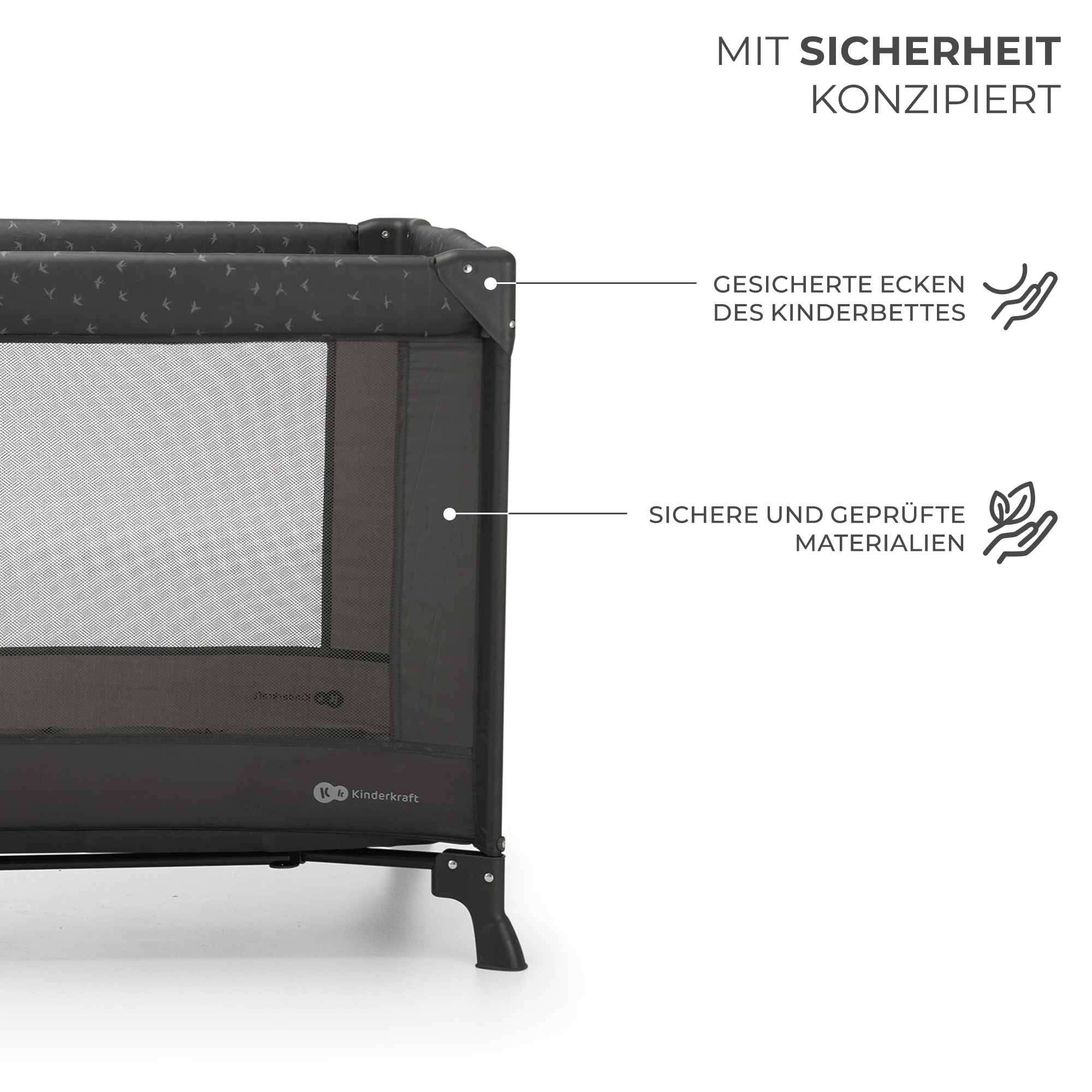 Ein dunkler Reisekinderwagen mit Vogelmuster und Netzseiten.