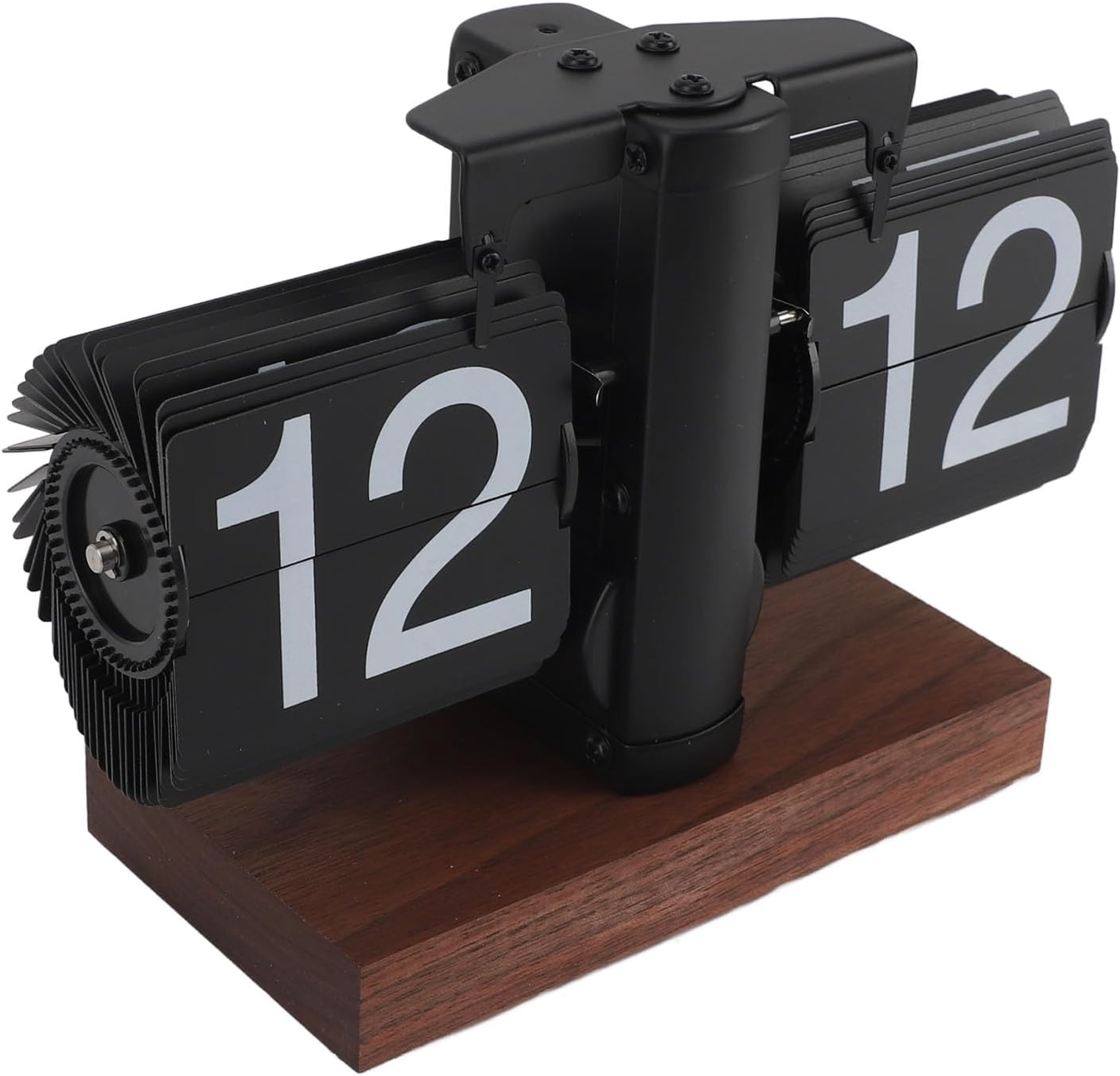 Eine schwarze Klappuhr mit weißen Zahlen zeigt 12:12 auf einem Holzsockel.