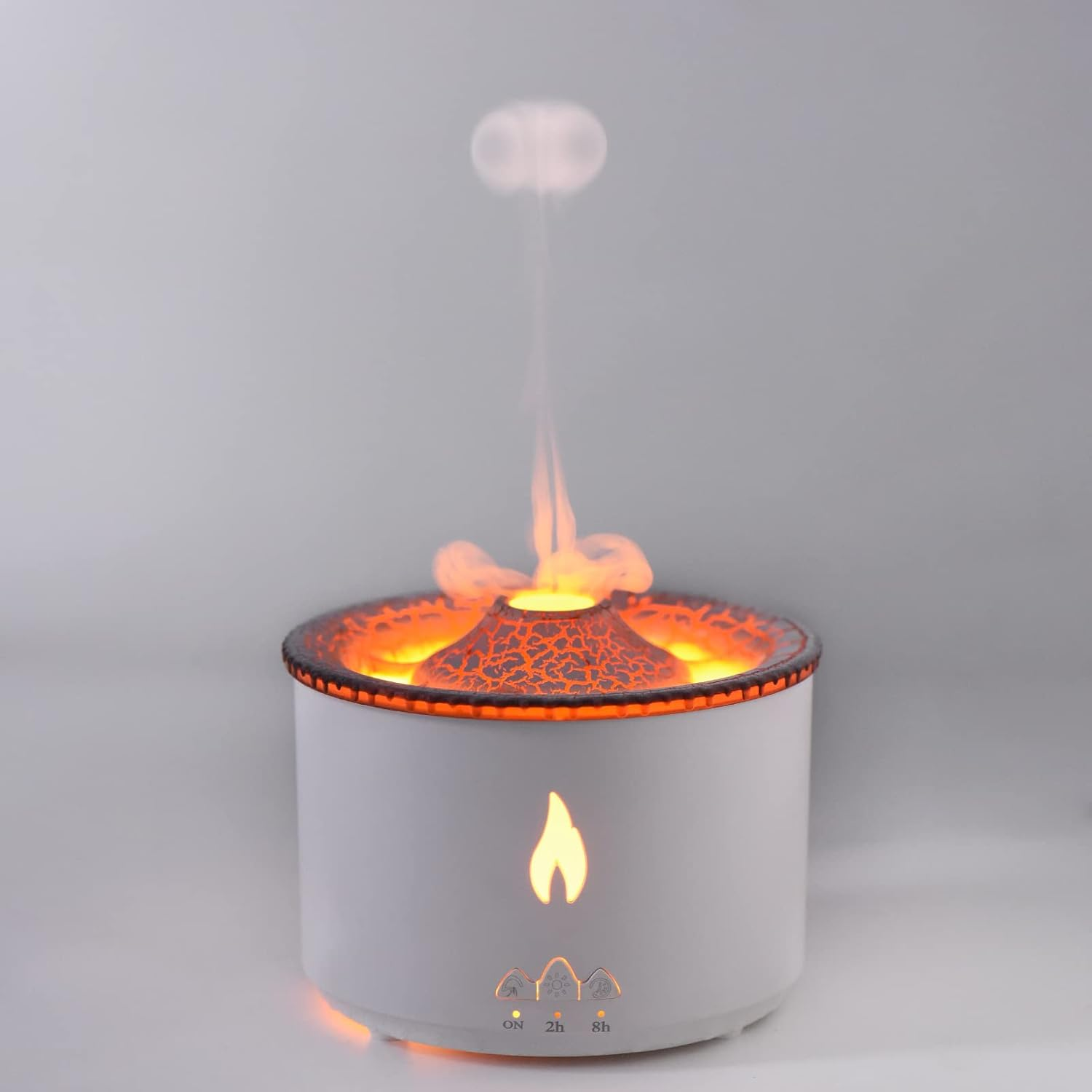 Ein weißer Diffusor mit Vulkanmotiv, der Rauch ausstößt.