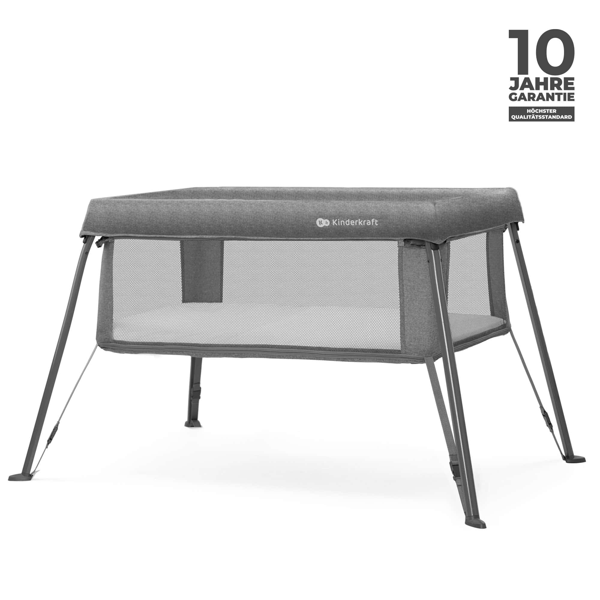 Cuna de viaje gris con laterales de malla y logo de Kinderkraft. 10 años de garantía.
