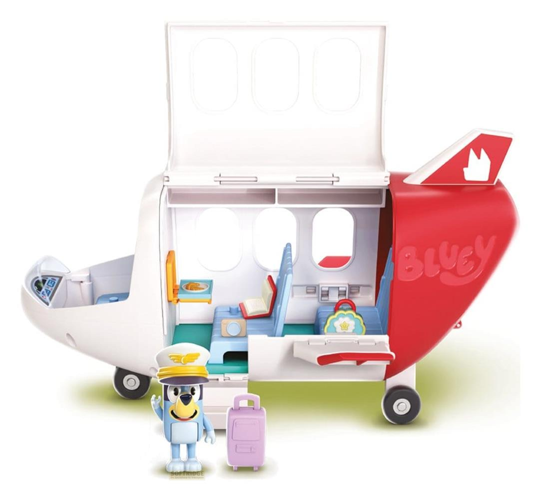 Ein Spielzeugflugzeug mit Bluey-Figur und Koffer, geöffnet, um das Innere zu zeigen.
