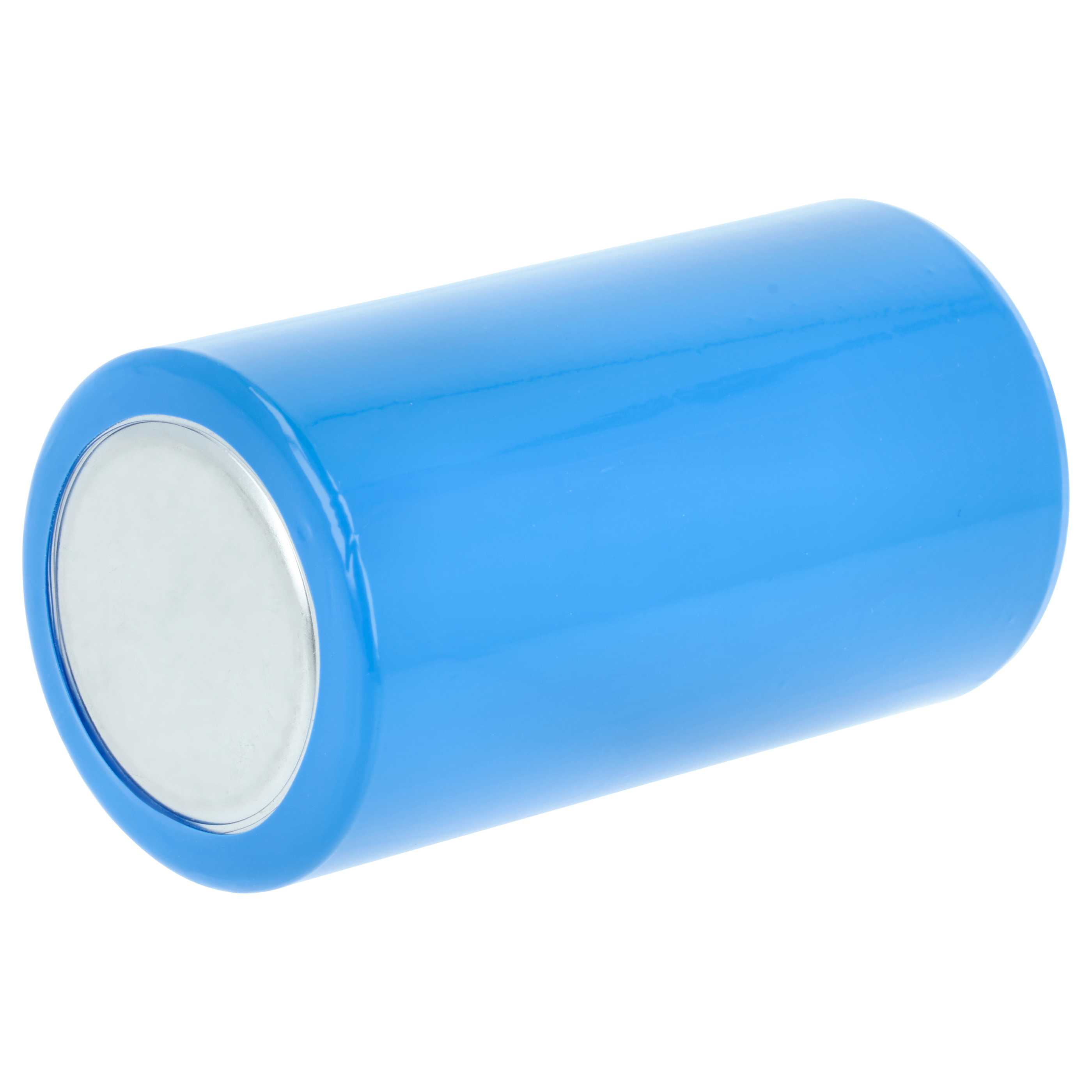 Eine blaue Batterie mit silbernem Boden auf weißem Hintergrund.