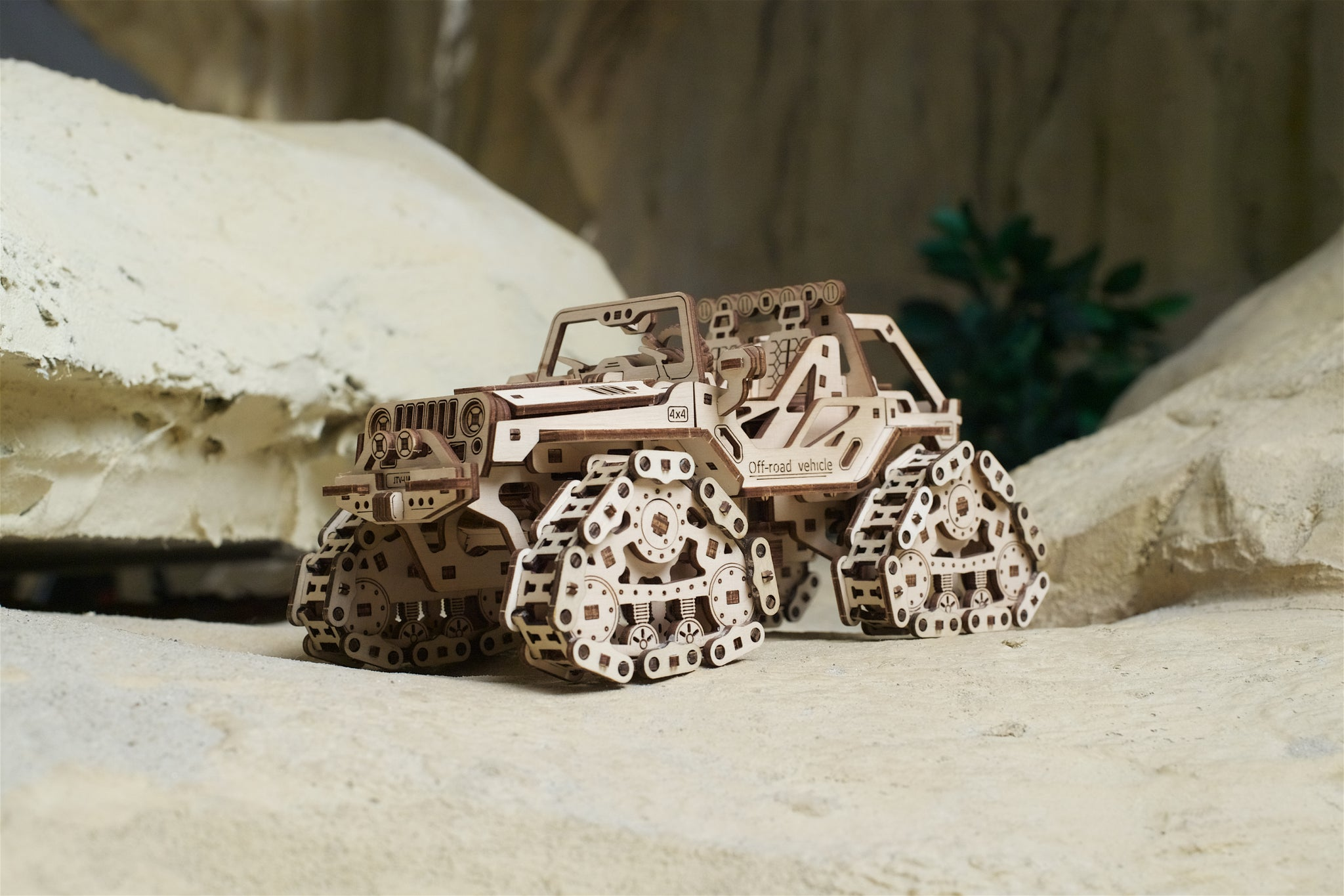 UGEARS Veicolo fuoristrada cingolato Ugears