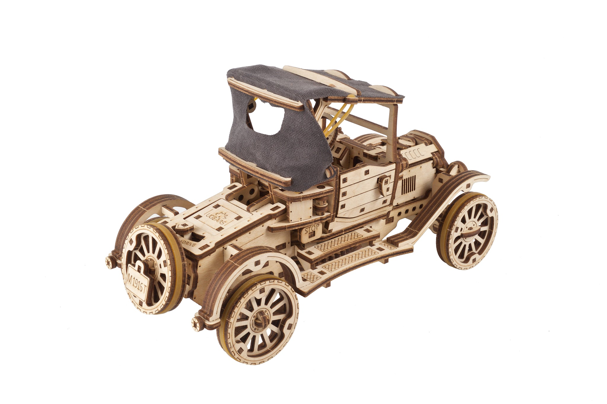 Ein Holzmodellauto im Vintage-Stil mit Verdeck und Nummernschild M 1916 T.