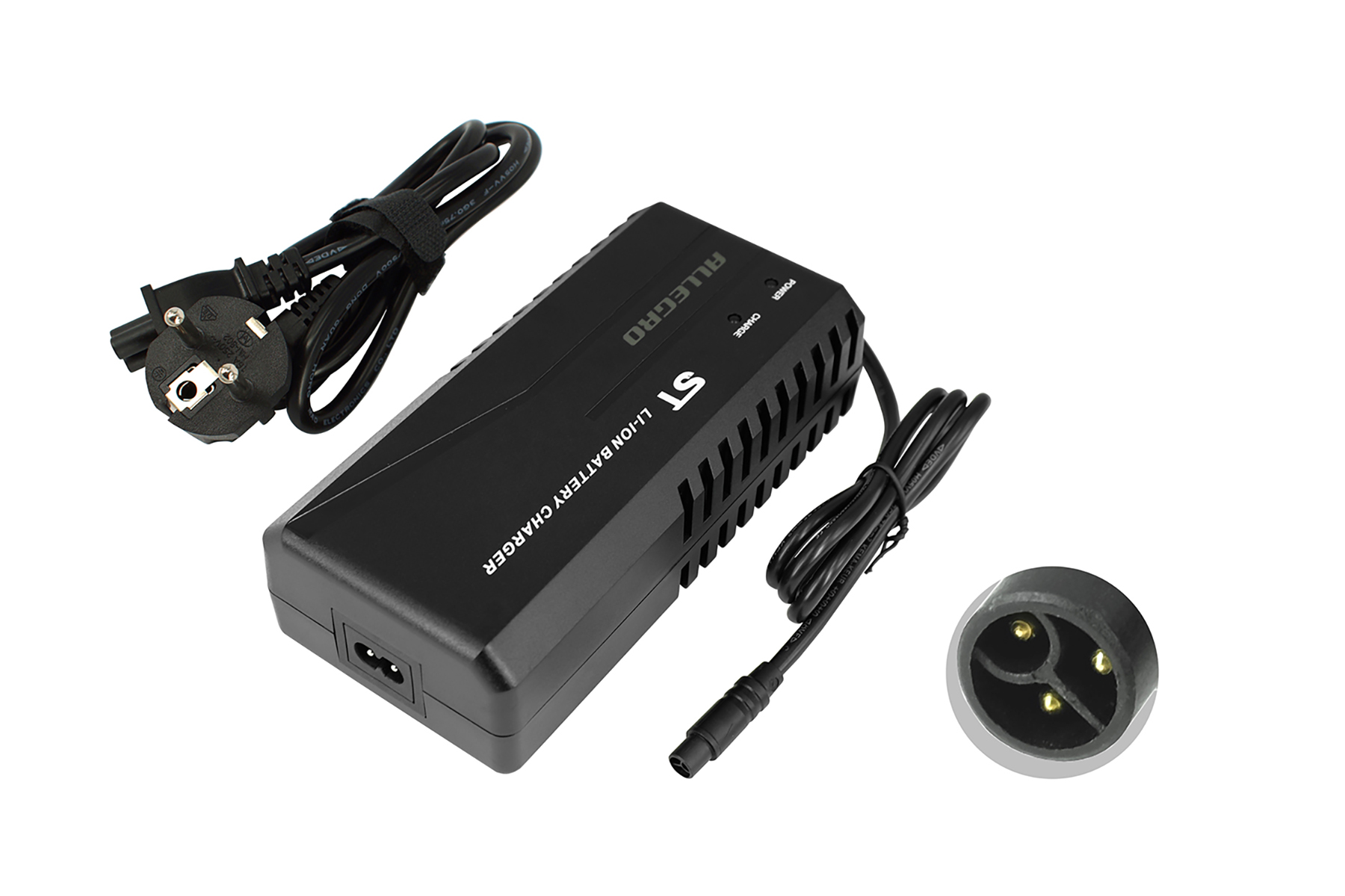 Schwarzes Li-Ion-Ladegerät mit Kabeln, Stecker und Ladeanschluss.