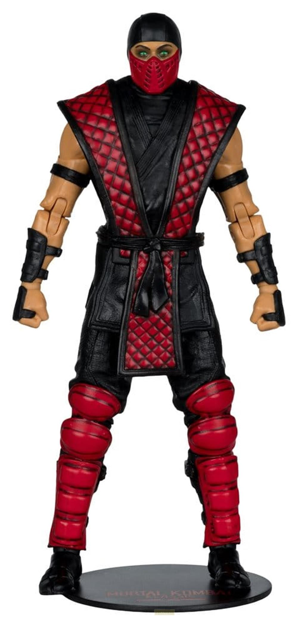 Eine Actionfigur mit roter Maske, schwarzem Anzug und roten Knieschonern.