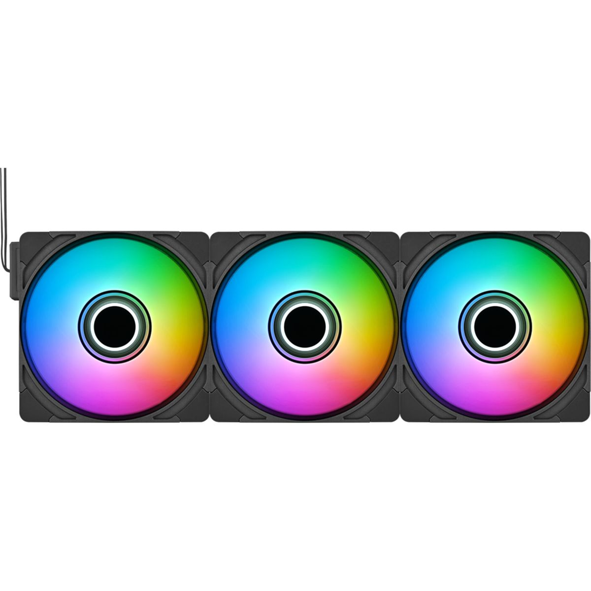 Drei RGB-PC-Lüfter nebeneinander auf weißem Hintergrund.