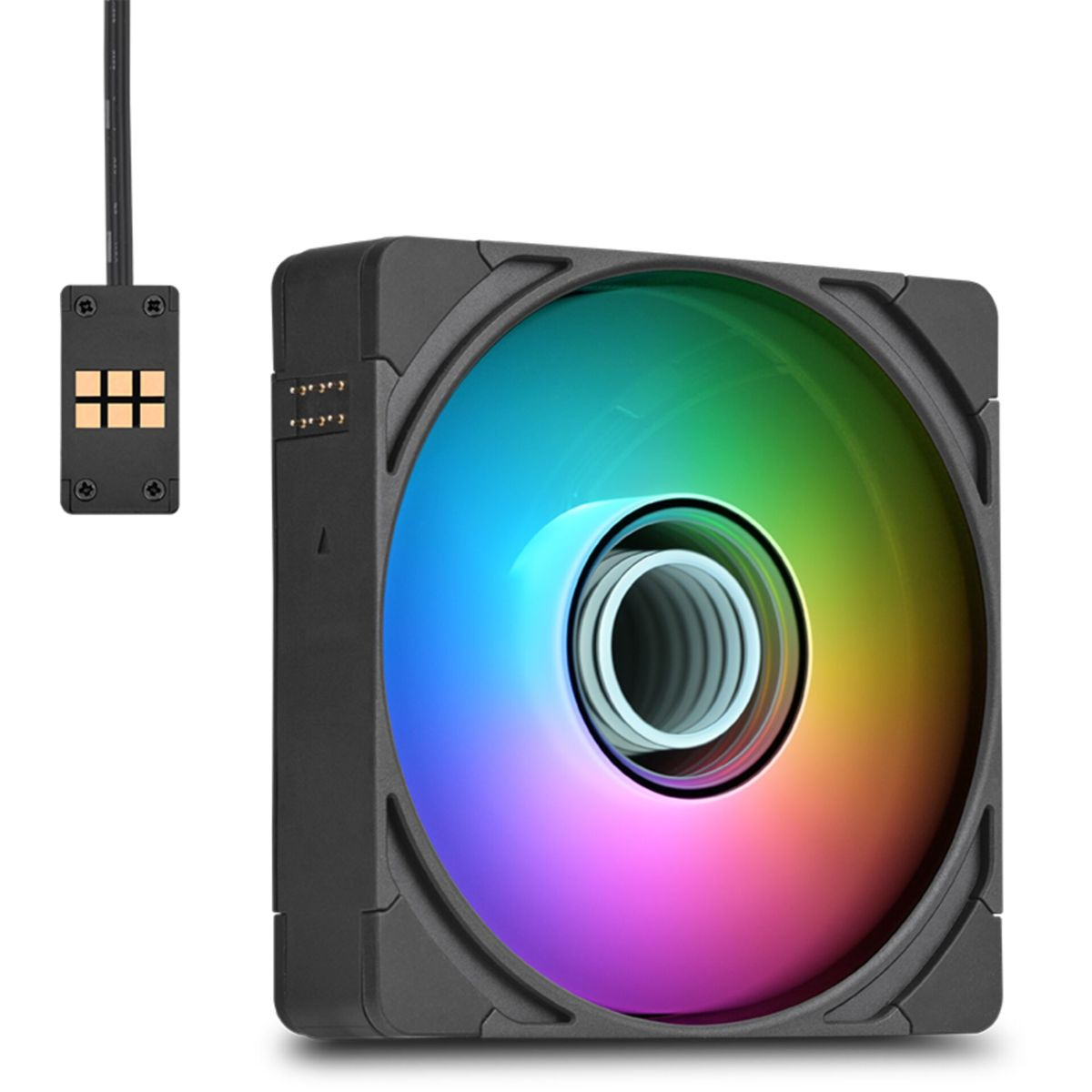 Ein schwarzer Lüfter mit RGB-Beleuchtung und einem Kabelstecker.