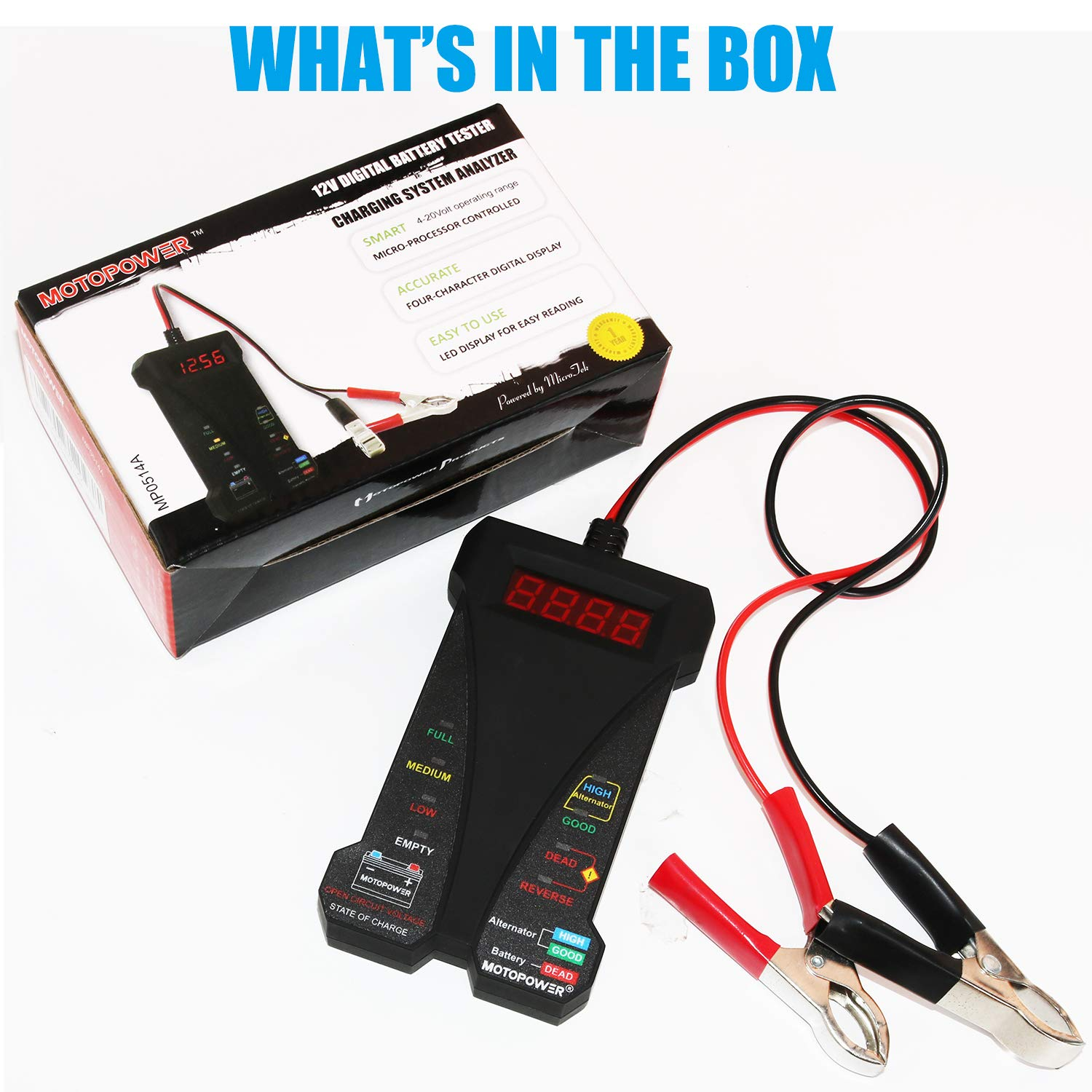 Ein 12V-Batterietester mit roten und schwarzen Klemmen liegt neben der Verpackung.
