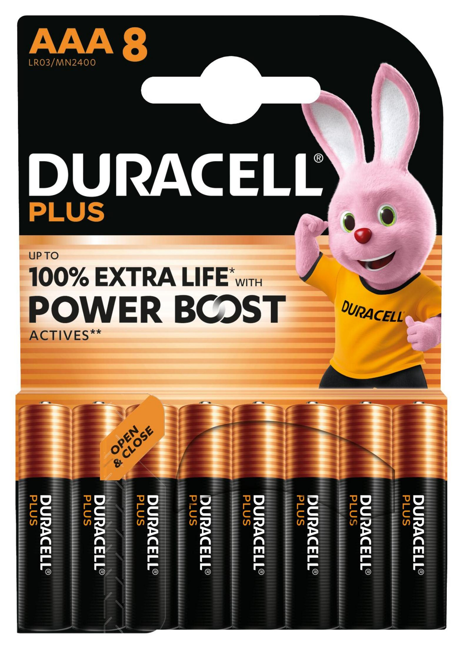 Paquete de 8 pilas Duracell AAA con mascota de conejito rosa en camiseta amarilla.