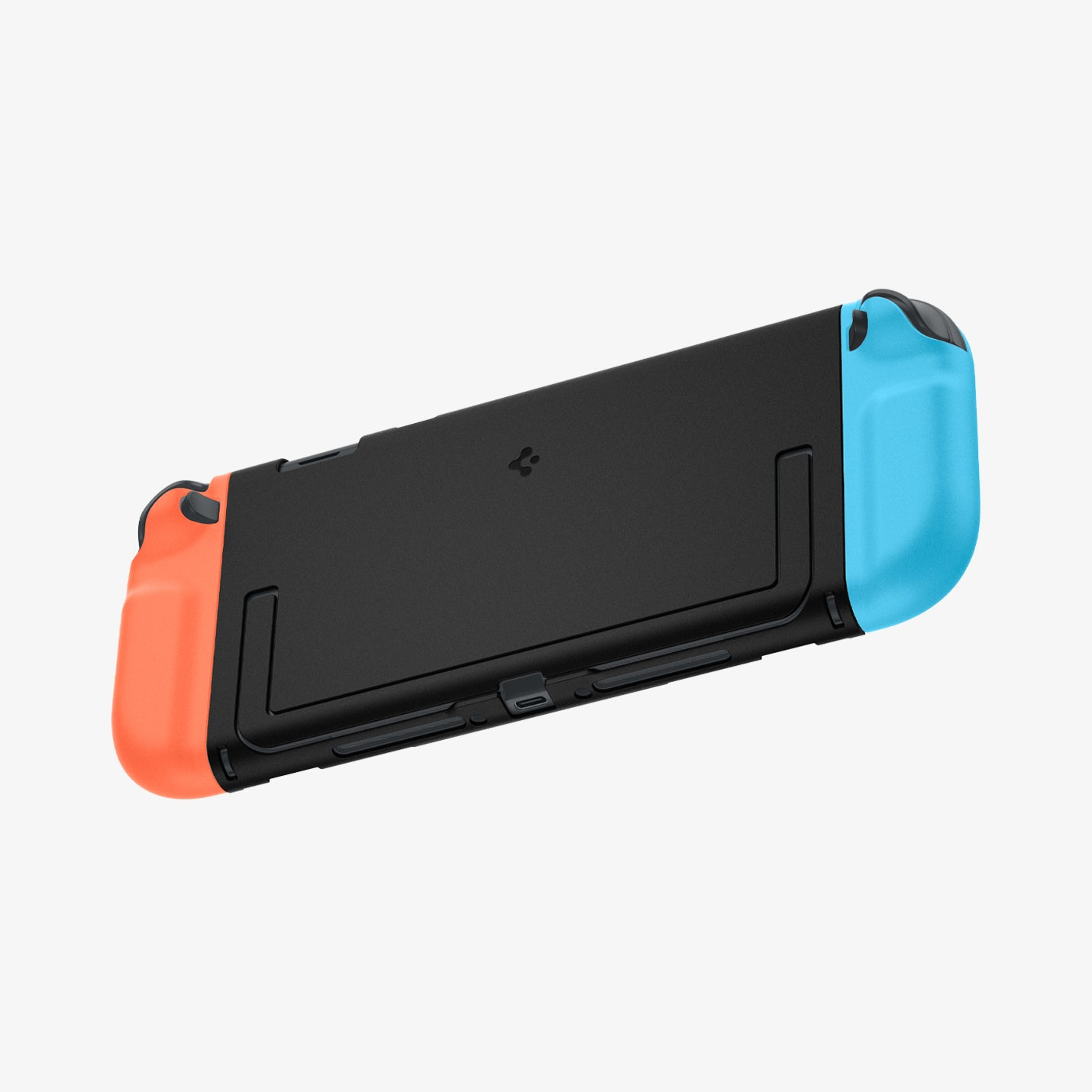 Nintendo Switch nera con Joy-Con arancioni e blu su sfondo bianco.