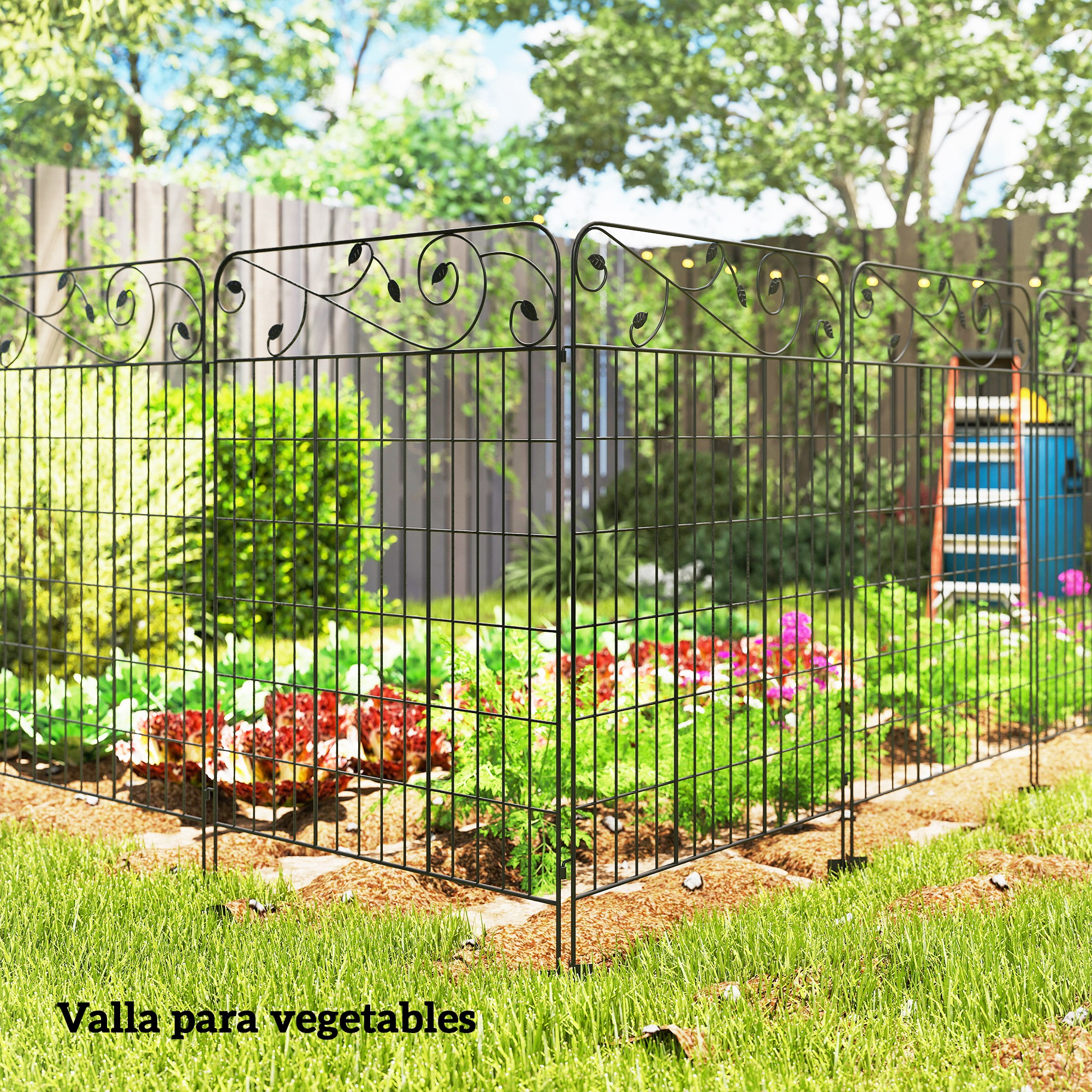 Valla de jardín negra con motivo de hojas alrededor de un huerto de lechuga roja.