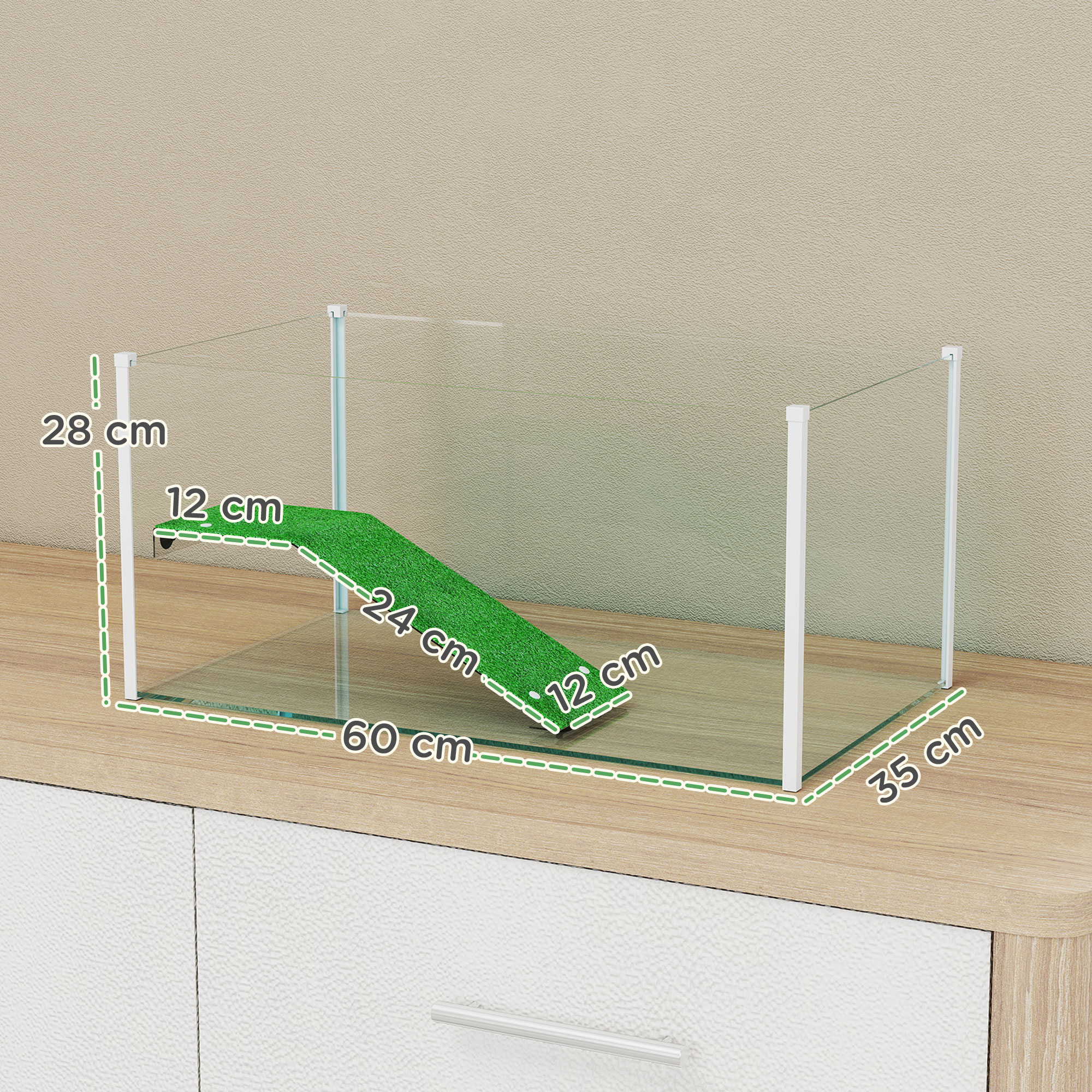 Un tanque de vidrio con rampa verde, se muestran las dimensiones.