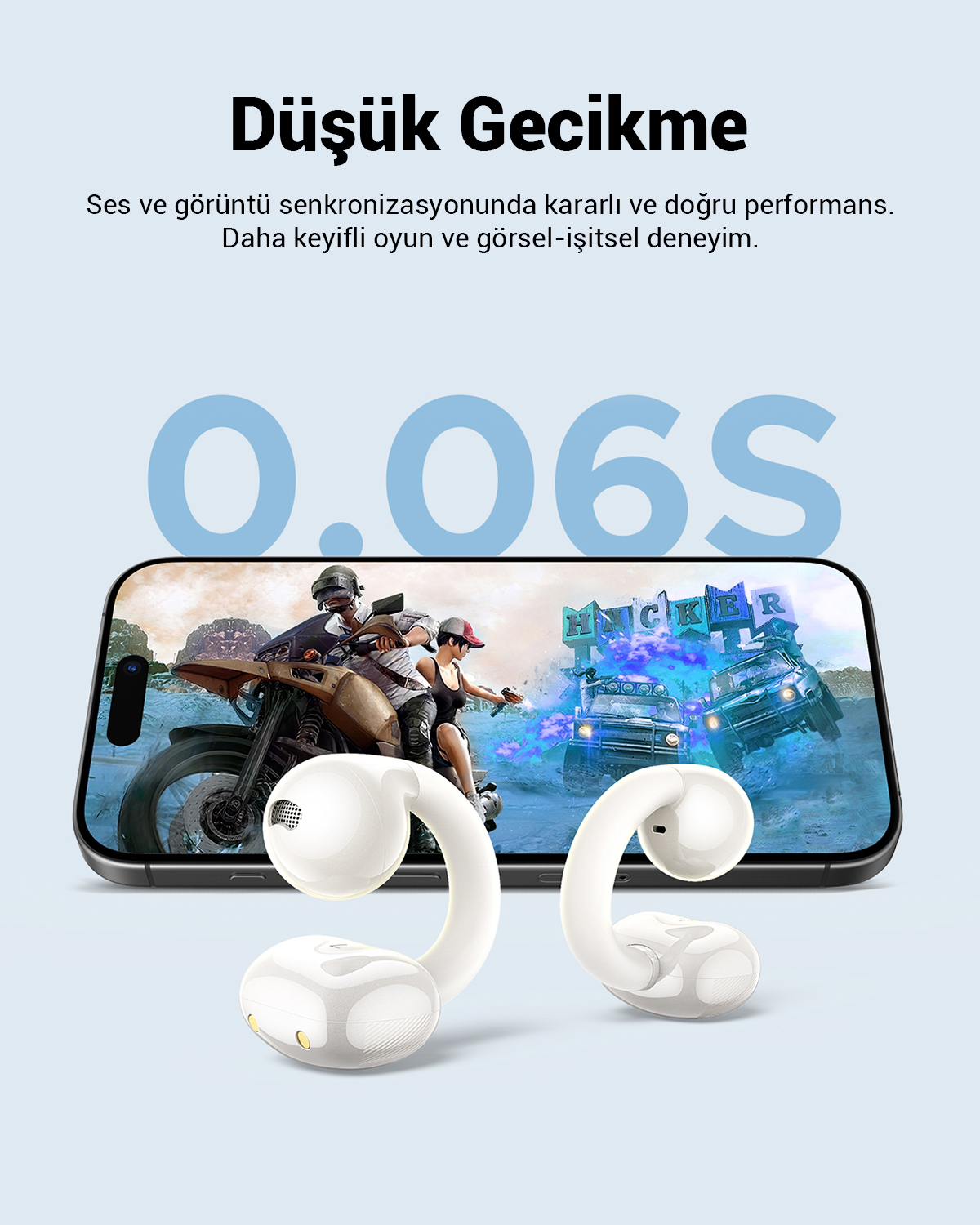 Dwa białe słuchawki przed smartfonem wyświetlającym grę z motocyklami i samochodami.