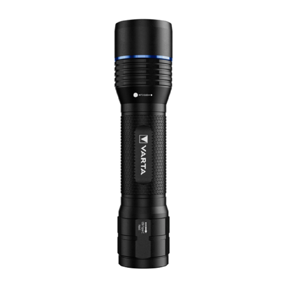 Lampe torche noire avec anneau bleu et logo Varta, sur fond blanc.