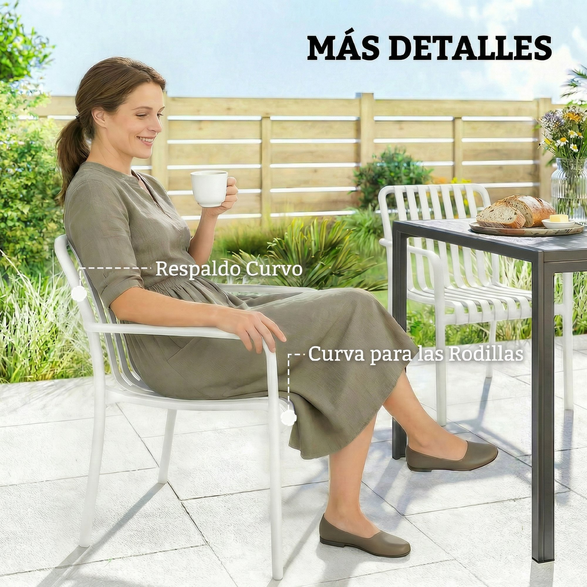 Mujer sentada en silla blanca en jardín, sosteniendo taza de café.