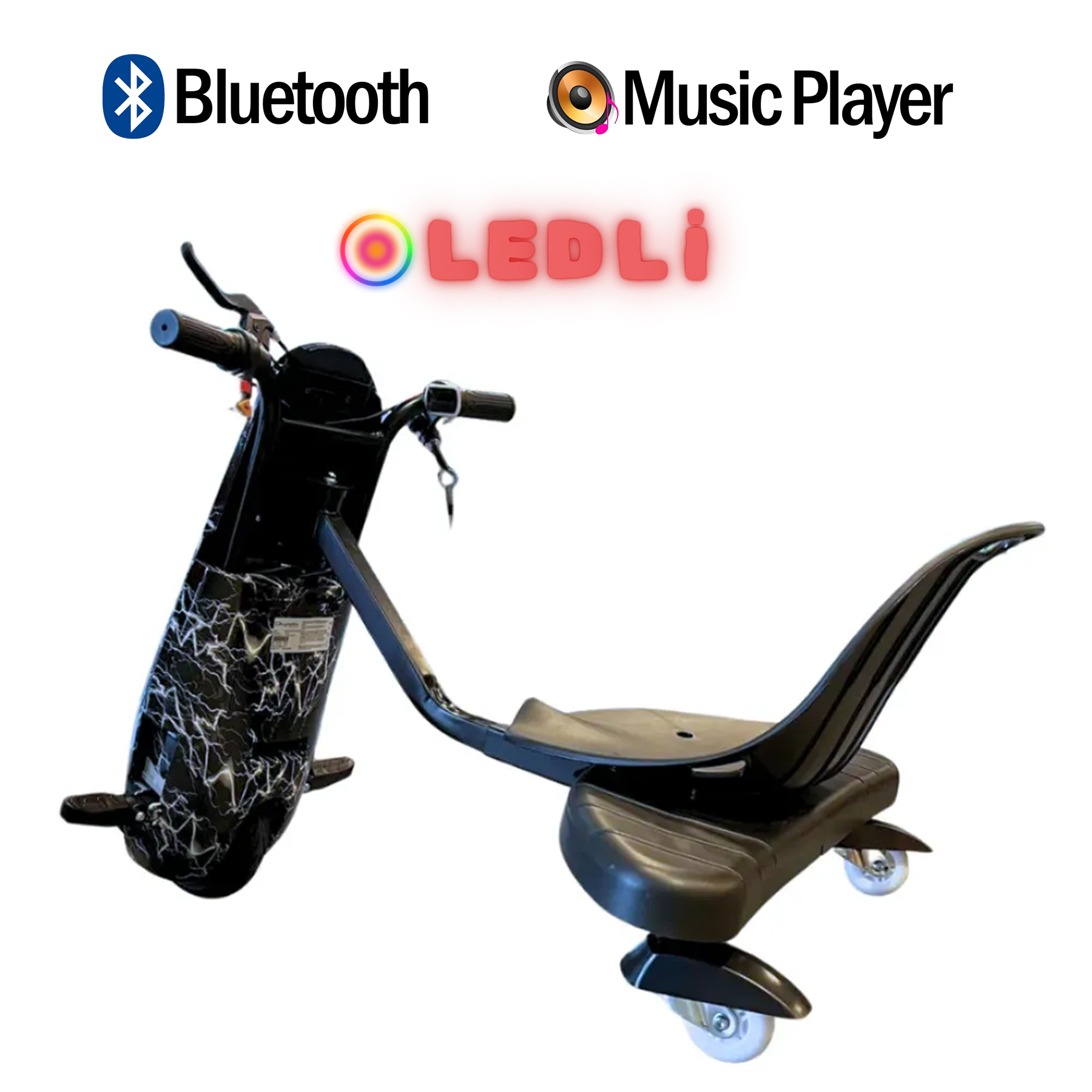 Ön kısmında şimşek desenli, üç tekerlekli siyah elektrikli scooter.