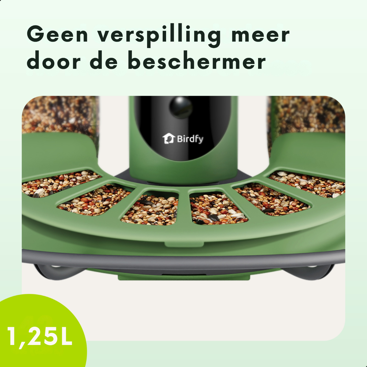 Comedero verde para pájaros con varios compartimentos llenos de alpiste. Capacidad 1,25L.