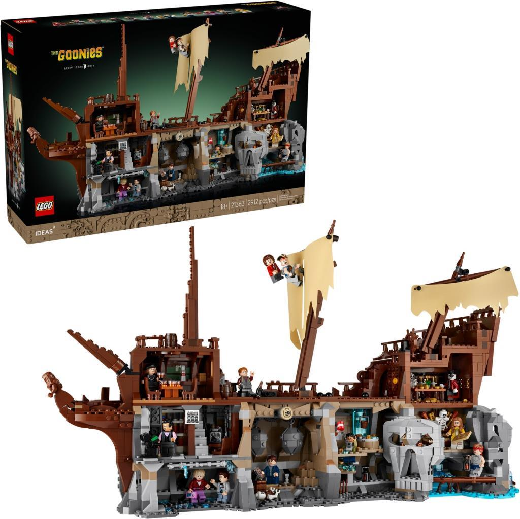 Model statku "Goonies" Fratellis z klocków LEGO z figurkami. Pudełko na górze.