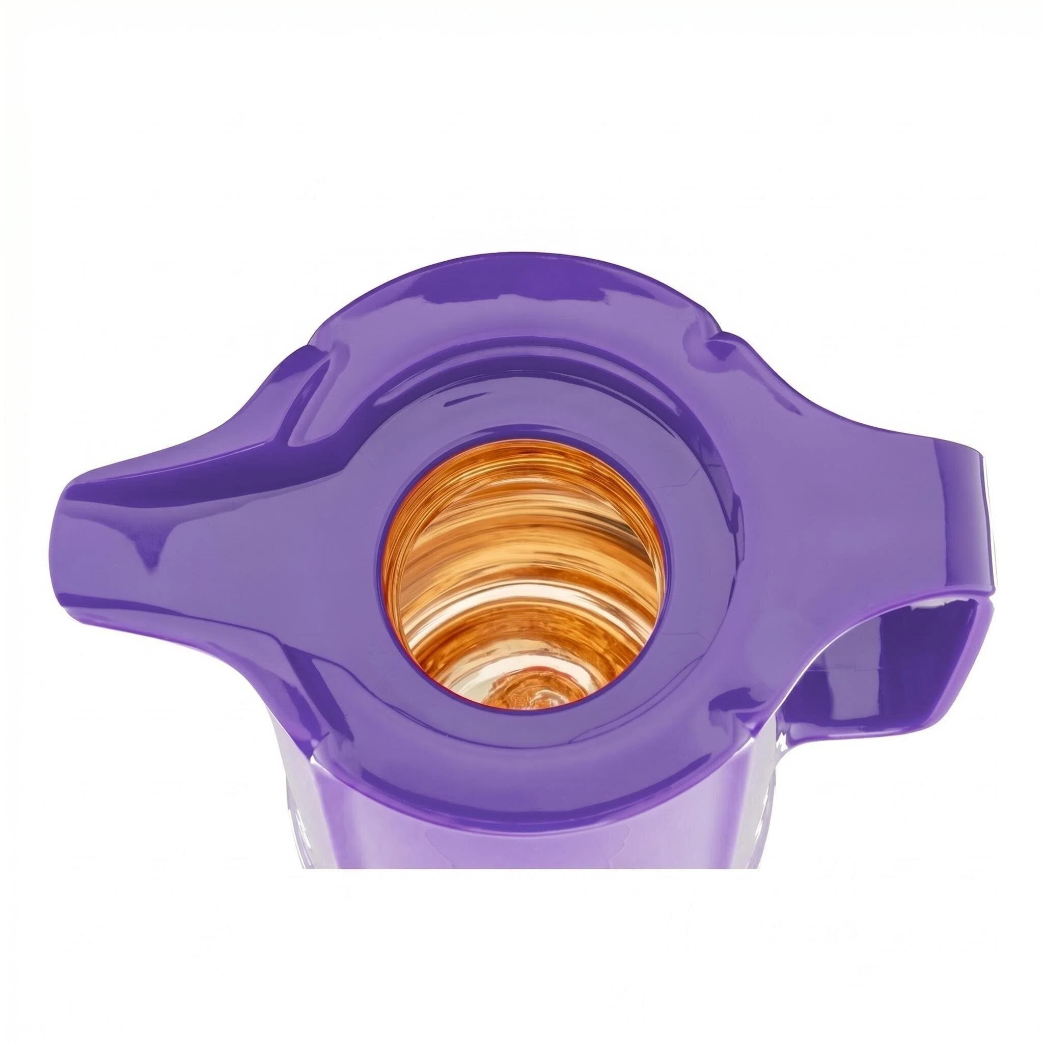 Ein violetter Thermosbecher-Deckel mit einem goldenen, spiralförmigen Inneren.