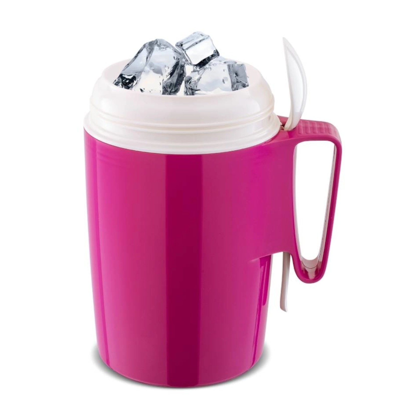 Una tazza termica rosa con coperchio bianco, riempita di cubetti di ghiaccio.