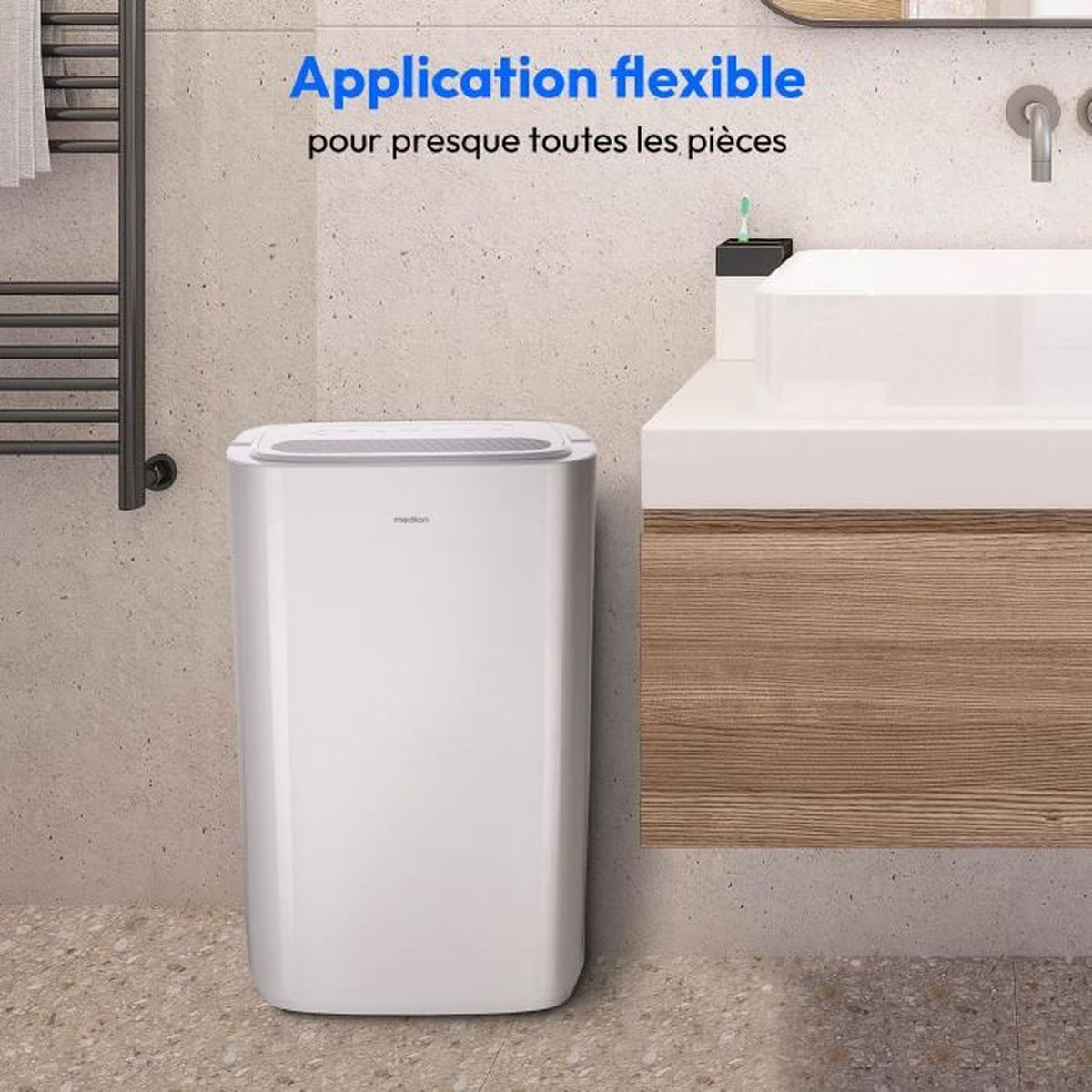 Ein weißer Luftentfeuchter steht neben einem Waschbecken mit Holzunterschrank.