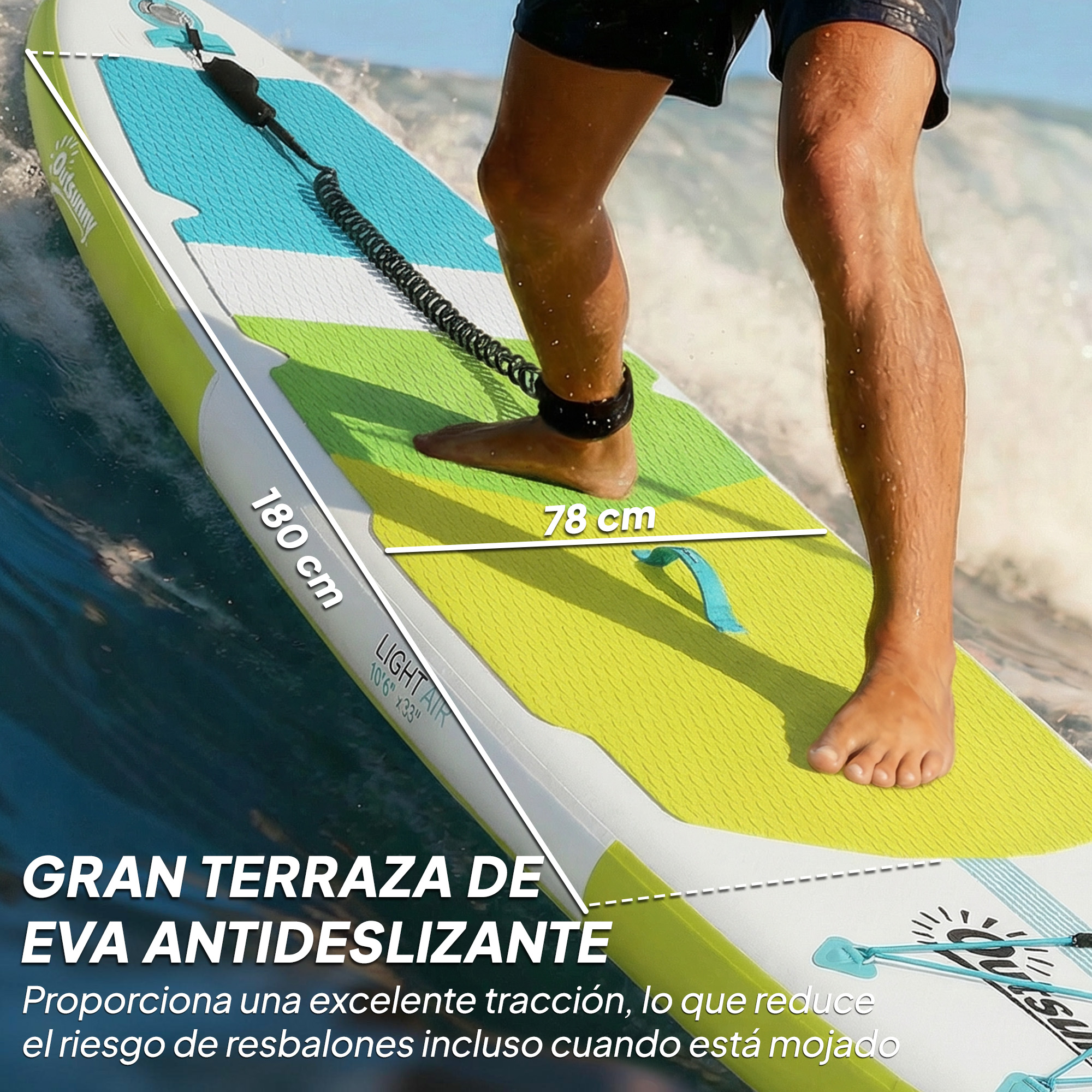 Persona de pie en una tabla de paddle surf con patrones azules y amarillos.