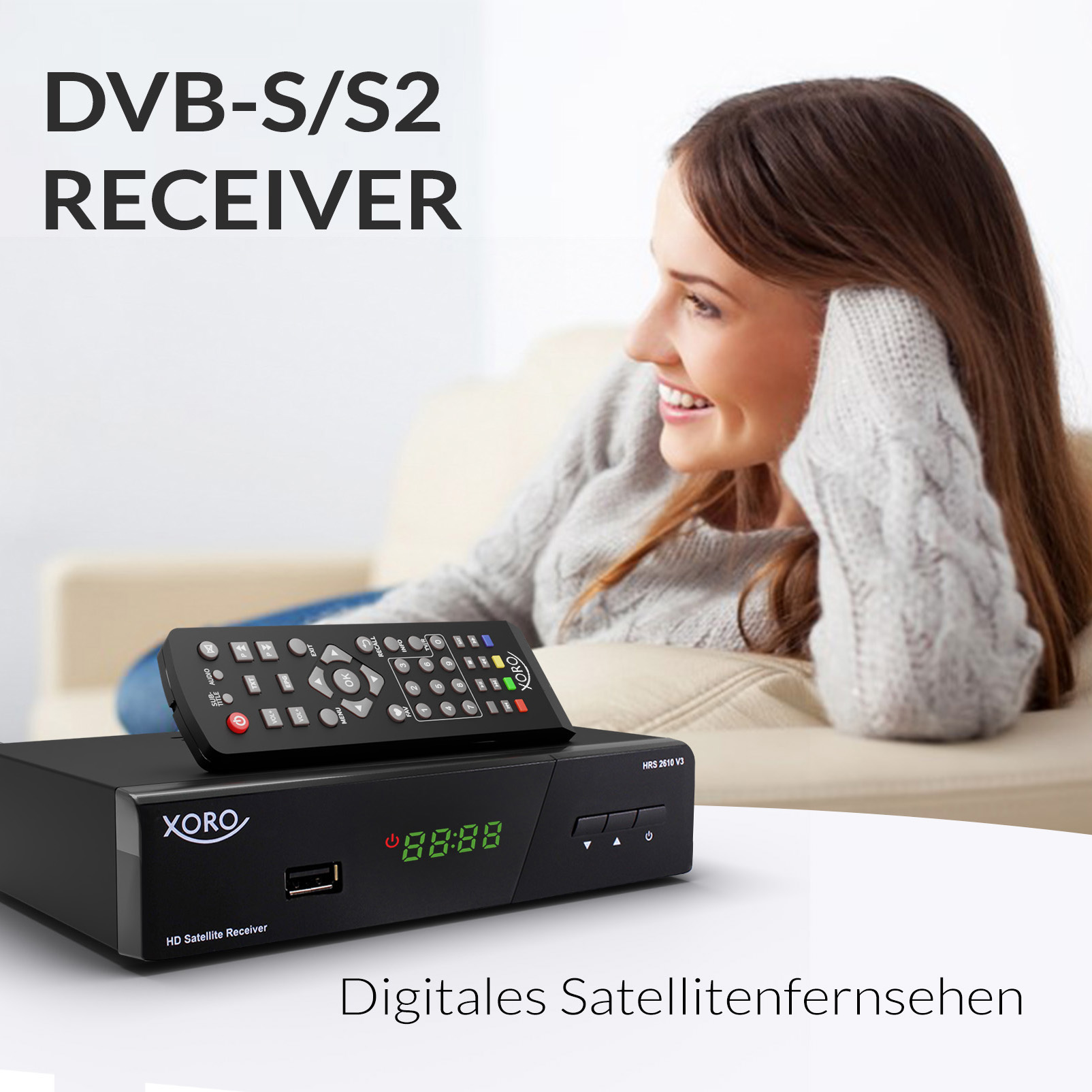 Frau lümmelt auf Sofa, davor Xoro Sat-Receiver mit Fernbedienung.