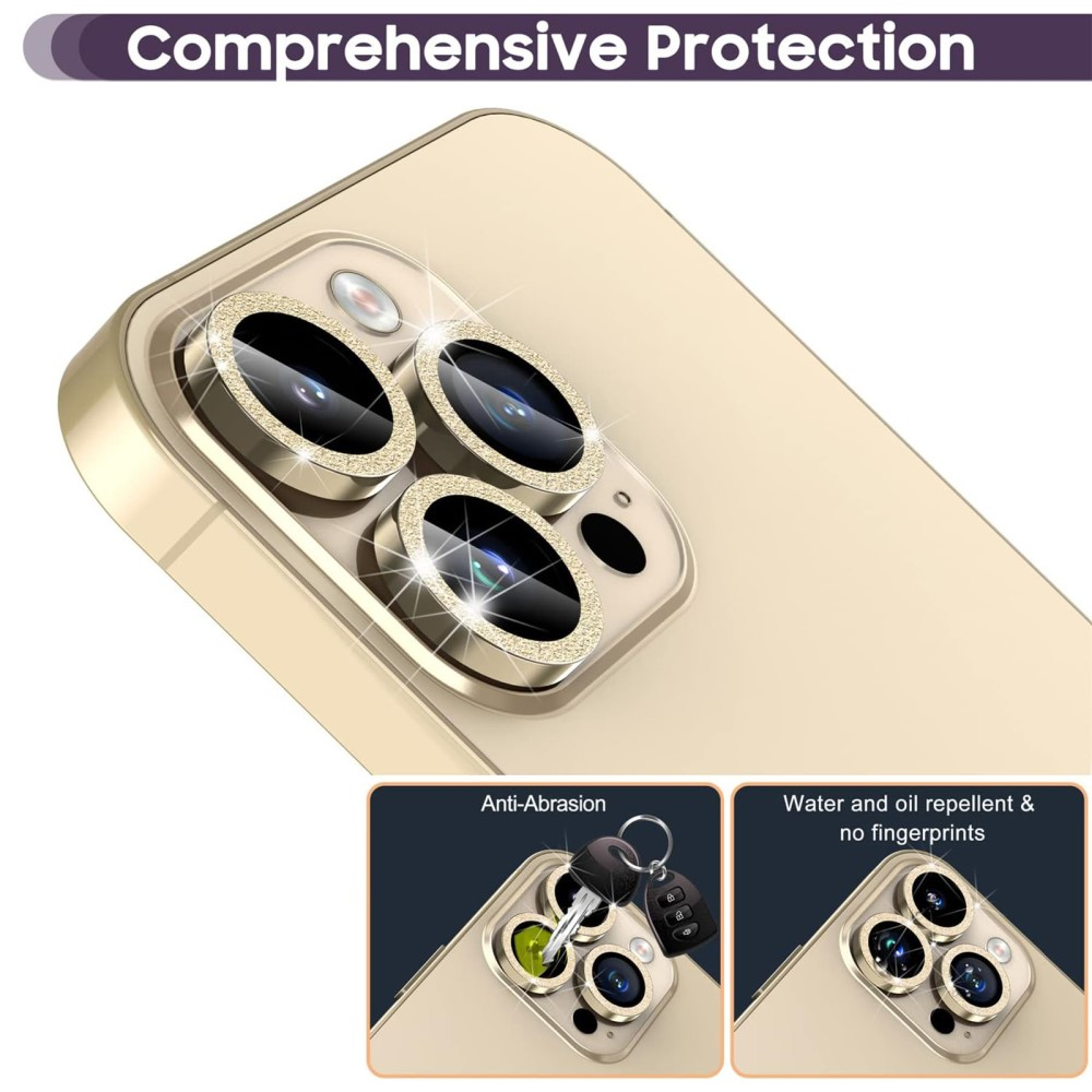 iPhone doré avec protecteurs d'objectif de caméra, montrant des caractéristiques anti-abrasion et hydrofuges.