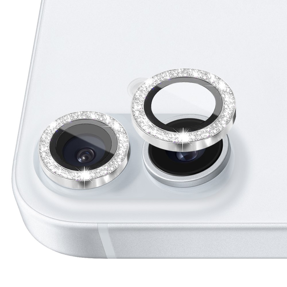 Deux anneaux protecteurs de lentille de caméra scintillants sur un téléphone blanc.