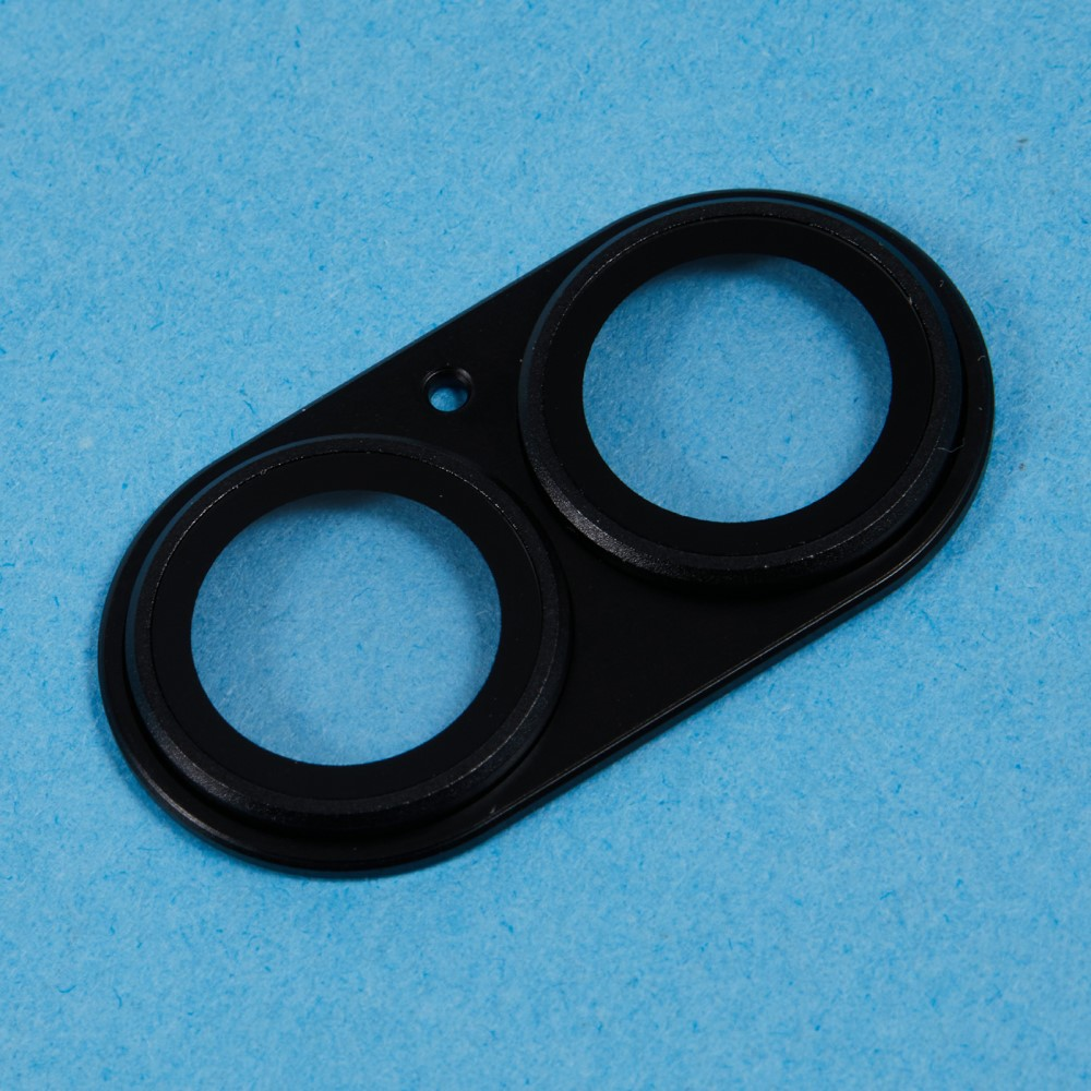 Un cadre noir à double objectif avec deux ouvertures circulaires sur fond bleu.