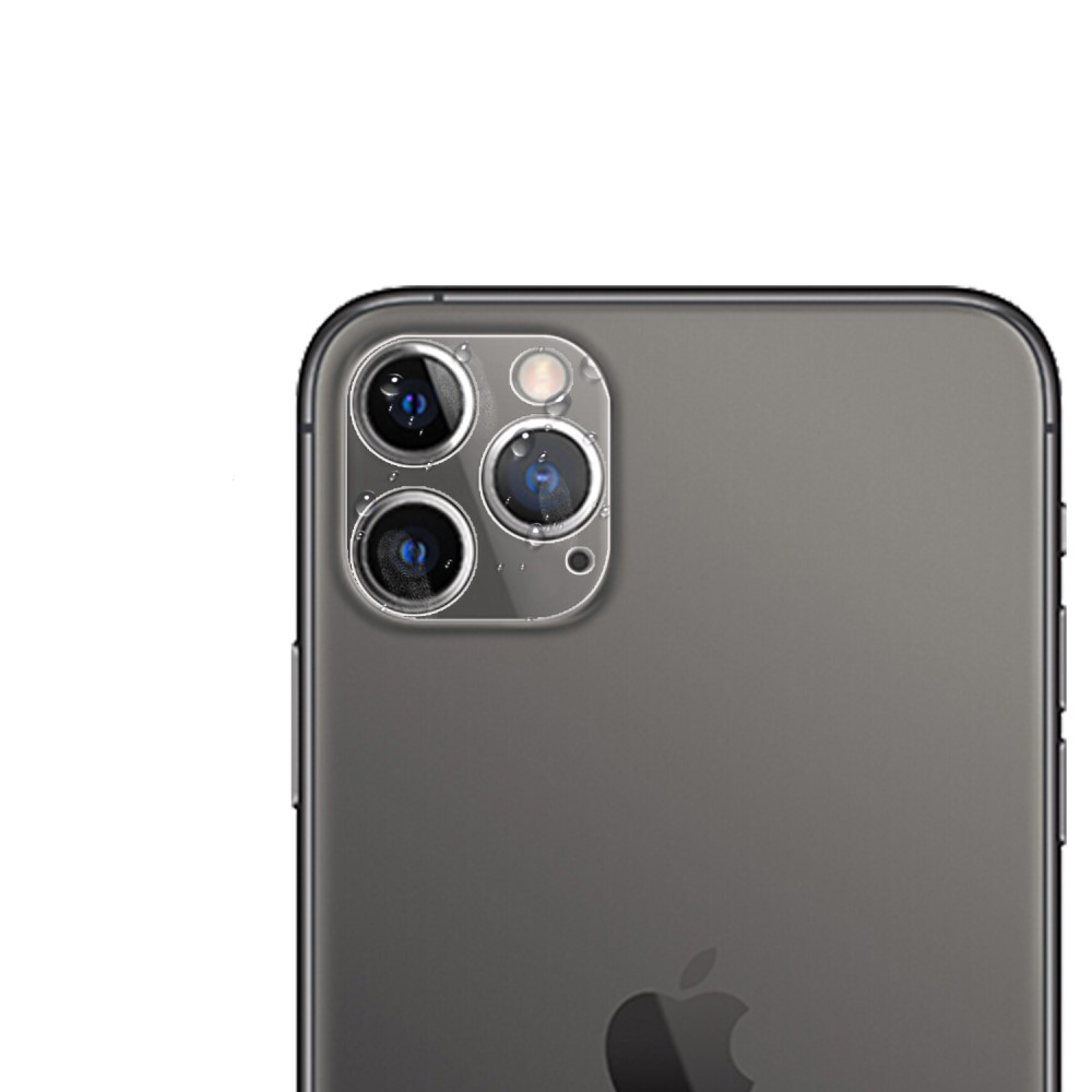 Arrière d'un iPhone sombre montrant trois caméras et un flash.