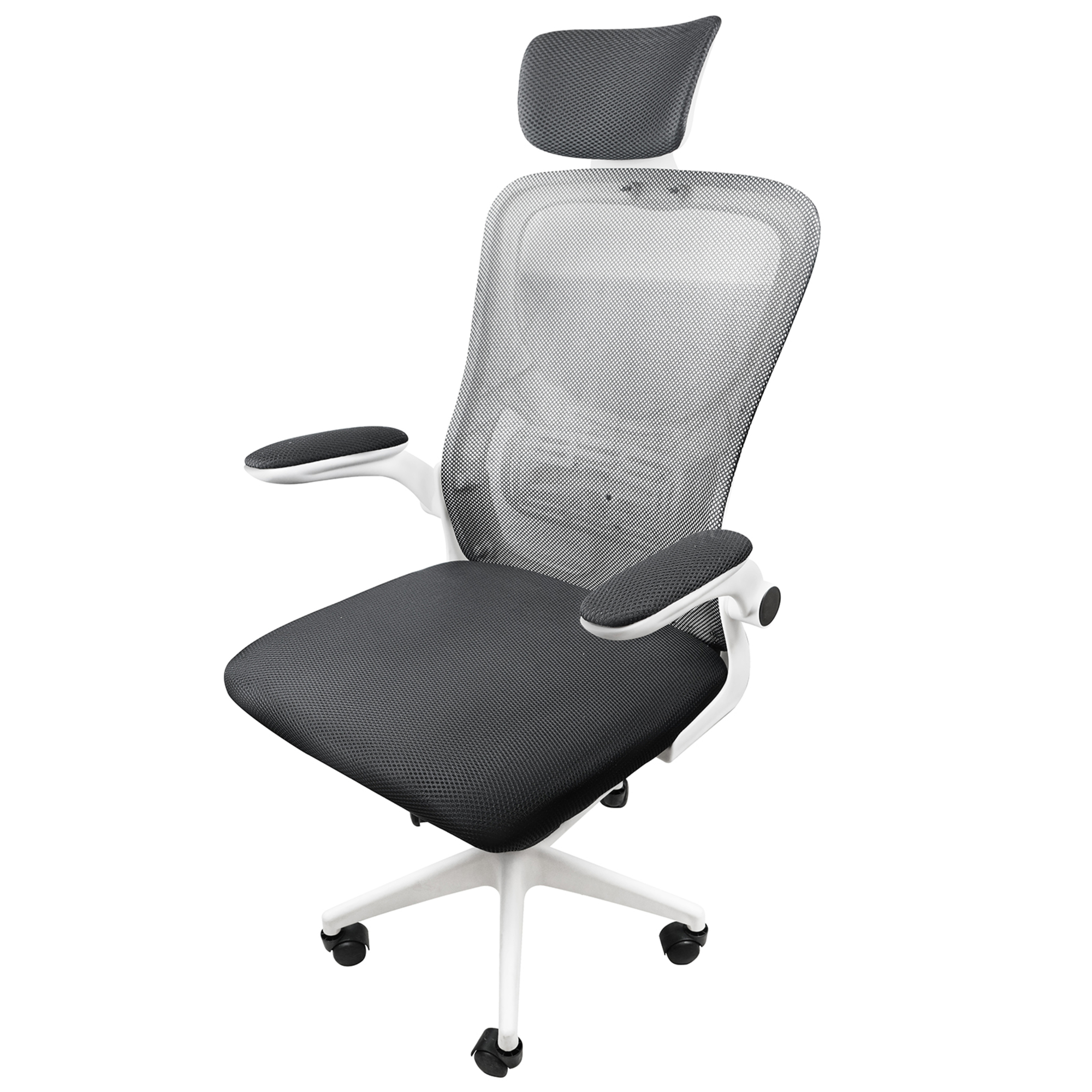 Una silla de oficina negra de malla con reposacabezas ajustable sobre base blanca.