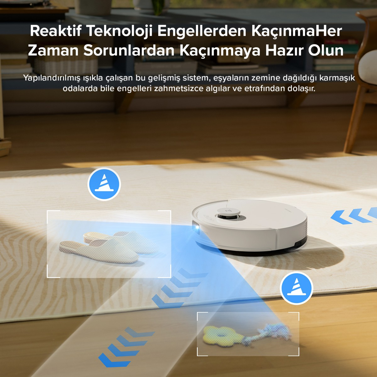 Beyaz robot süpürge, halı üzerindeki terlikler ve oyuncak etrafında gezinir.