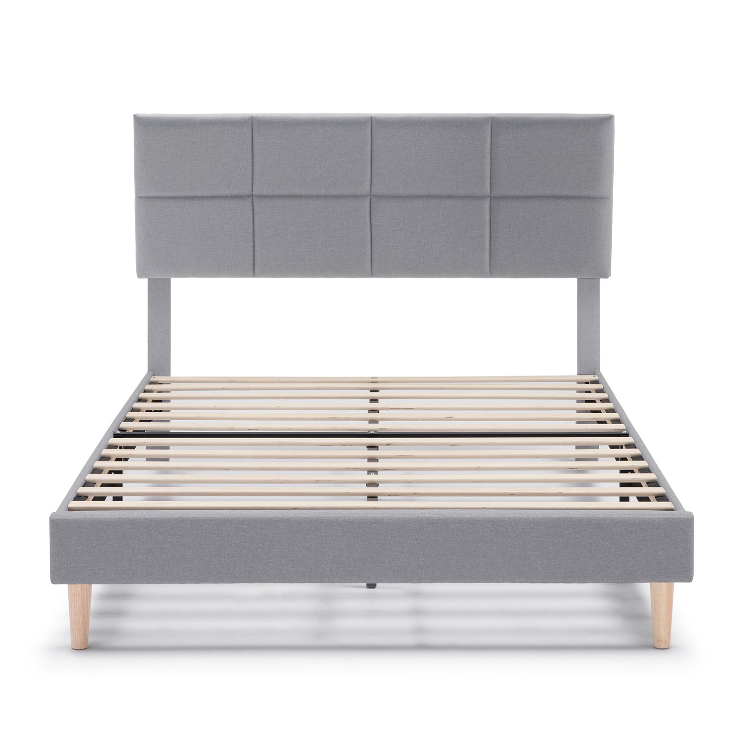 Estructura de cama de tela gris con base de listones y patas de madera.