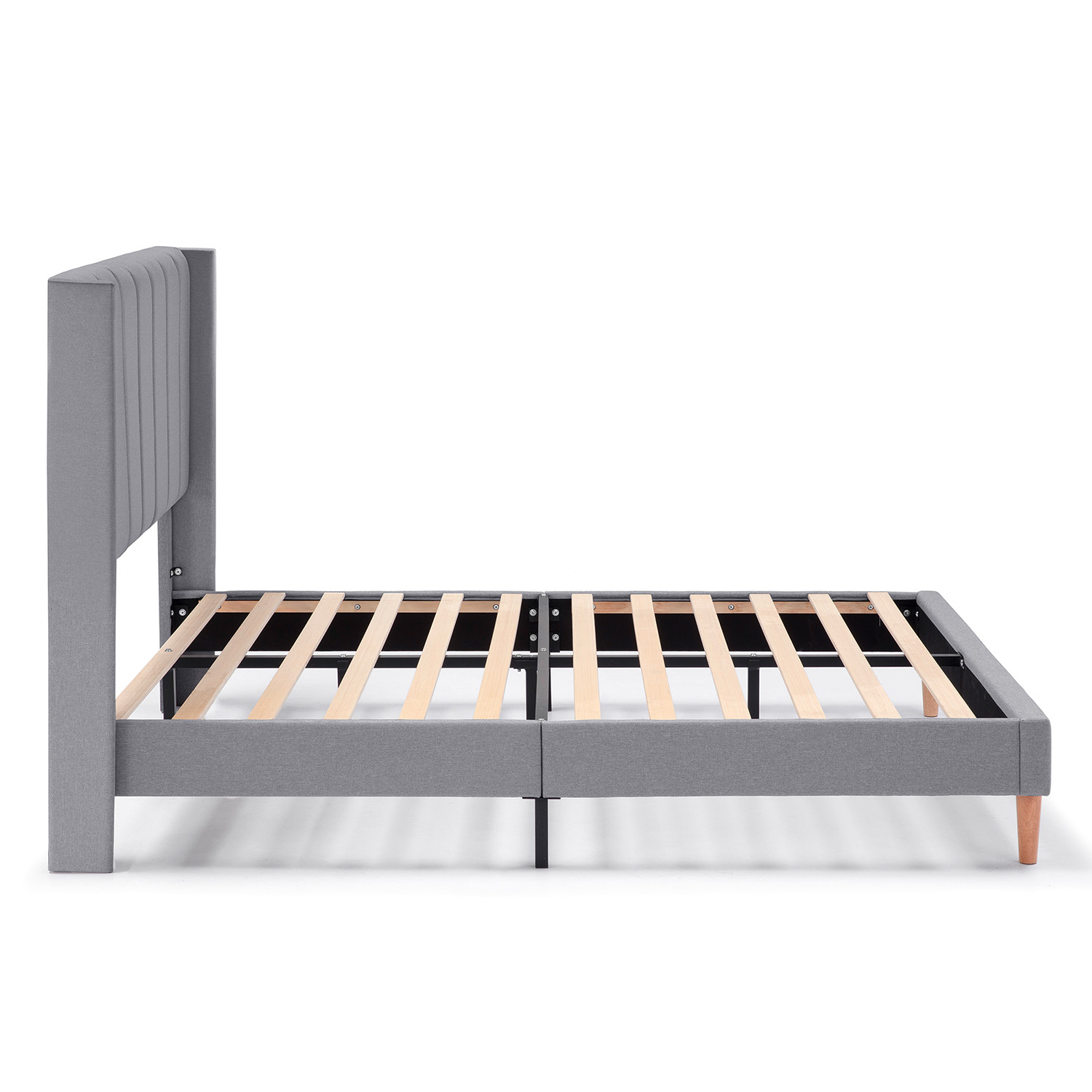 Estructura de cama tapizada gris con cabecero capitoné y somier de lamas.