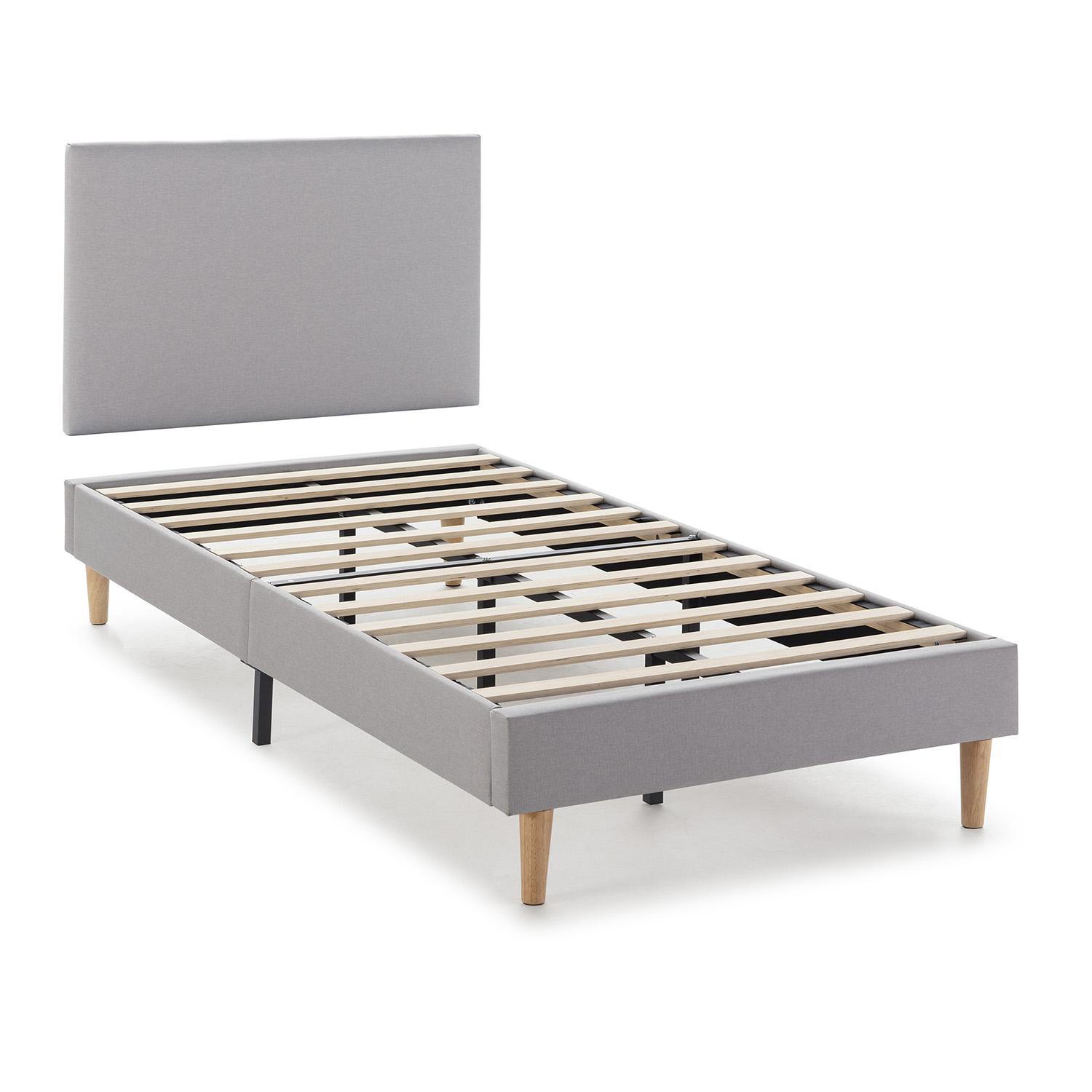 Estructura de cama gris de tela con listones y patas de madera, y cabecero aparte.
