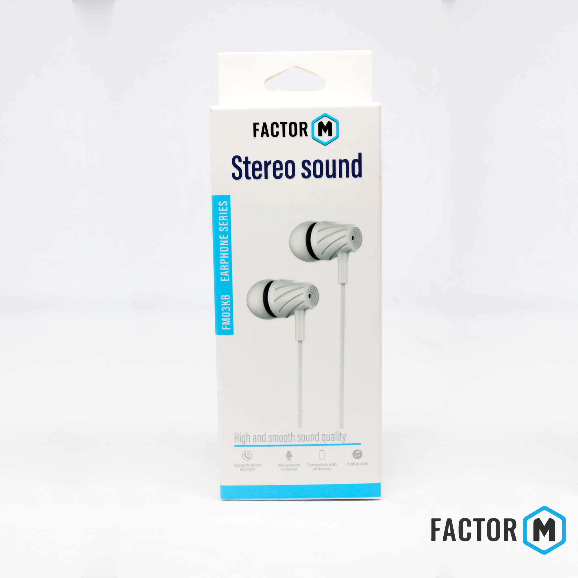 Beyaz kulaklıklı paket, FM03KB modeli, stereo ses, yüksek kalite.