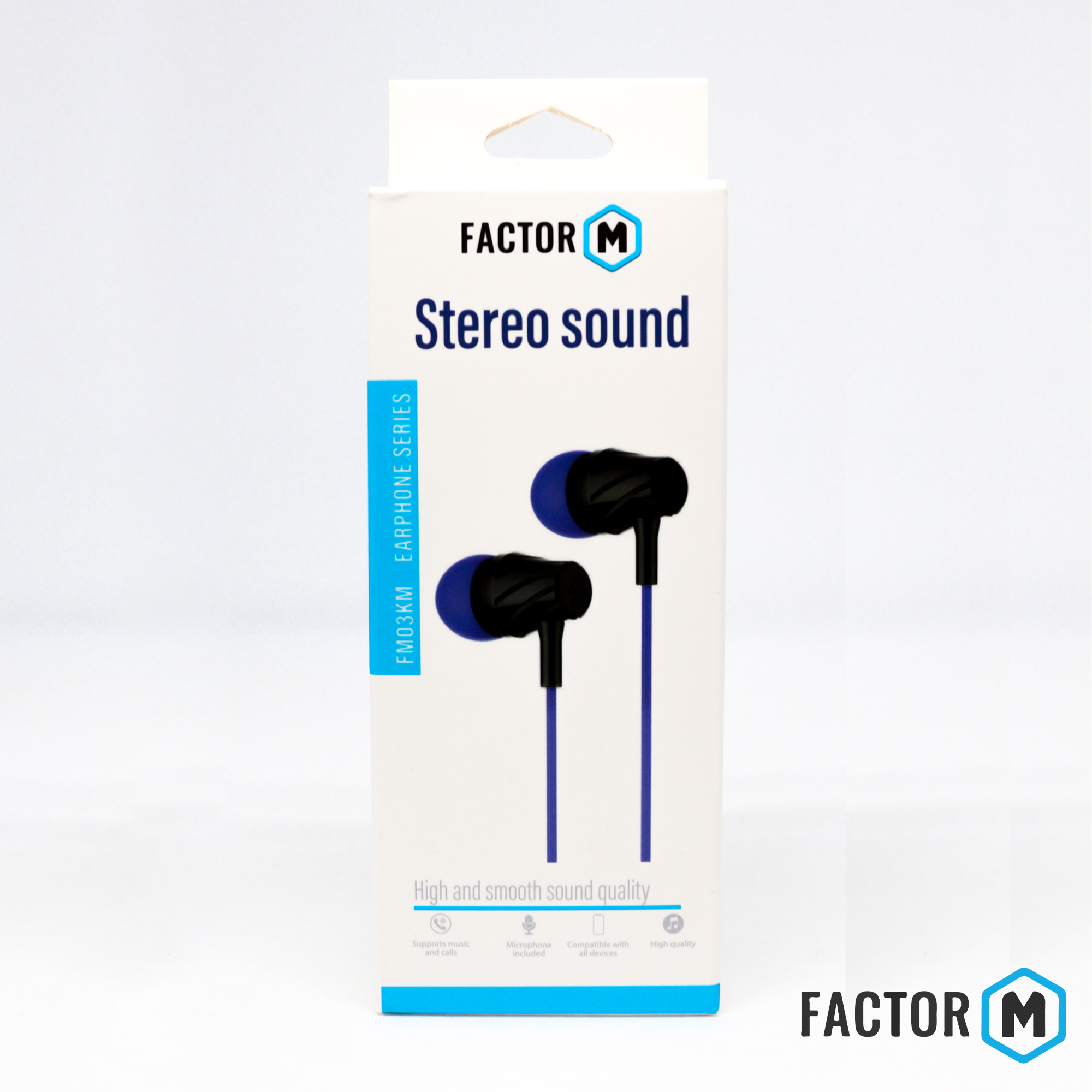 Factor M stereo kulaklık, siyah ve mavi, kablolu ve mikrofonlu.