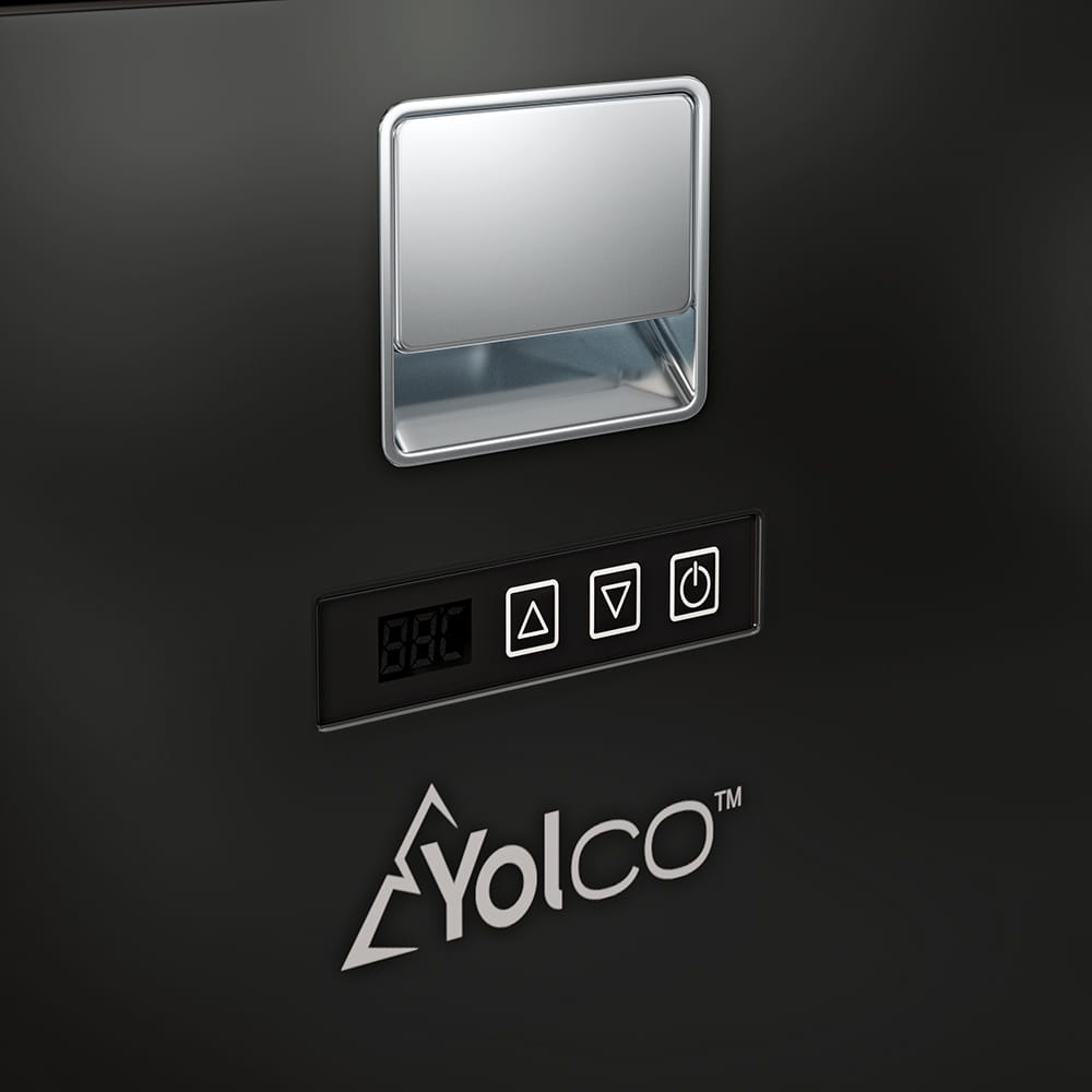 Czarny panel sterowania z wyświetlaczem cyfrowym, przyciskami i logo Yolco.