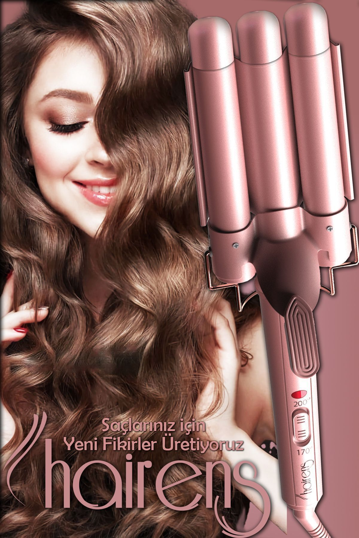 Dalgalı kahverengi saçlı gülümseyen kadın ve rose gold saç maşası.
