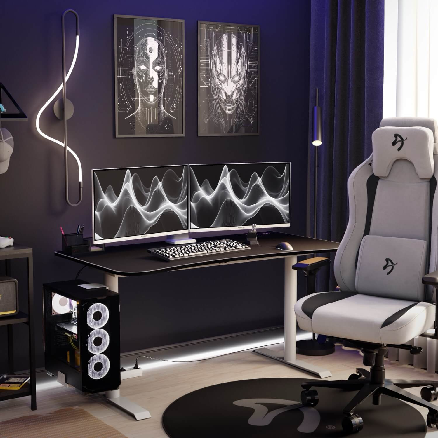 Una postazione gaming con doppio monitor, scrivania, PC e sedia.