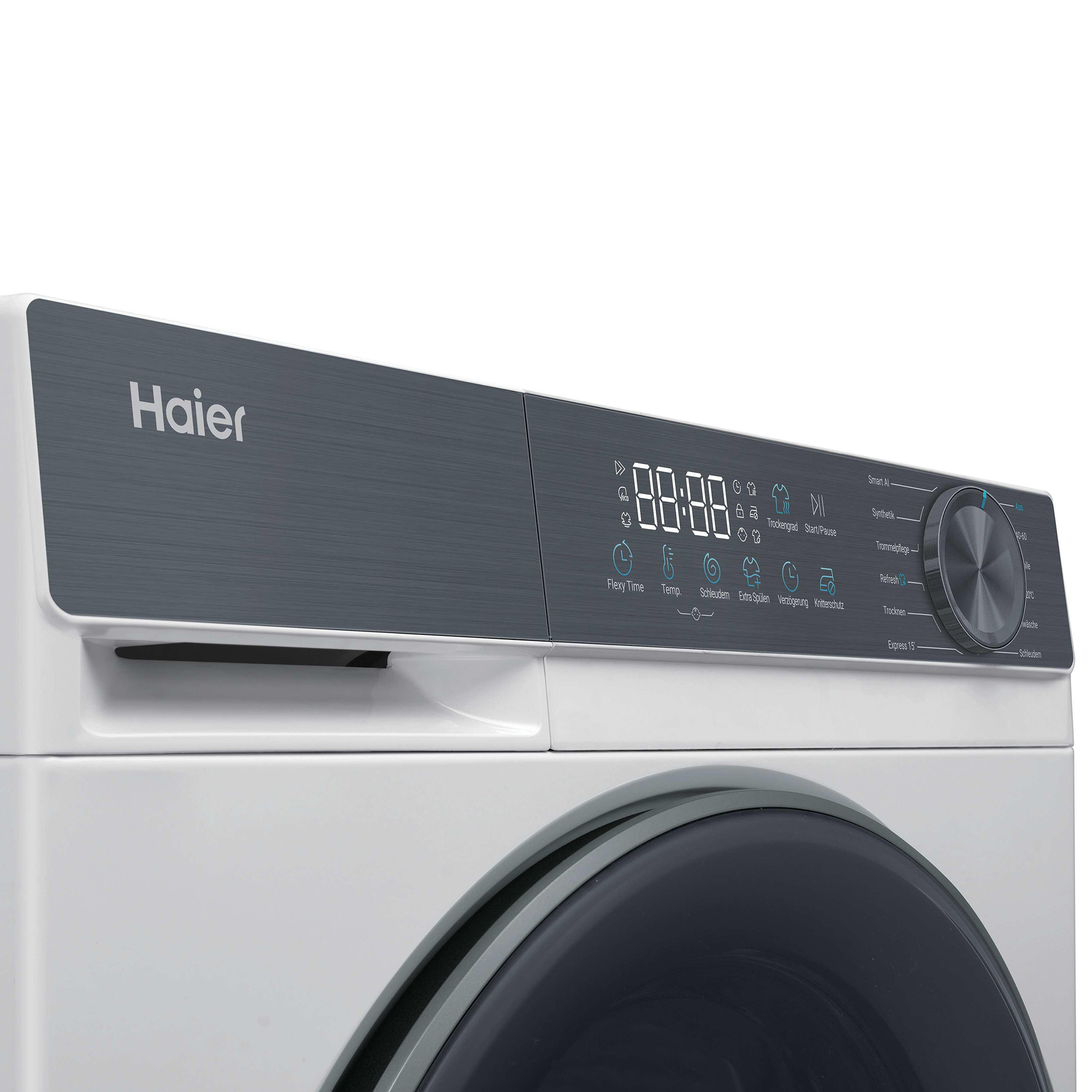 Nahaufnahme einer Haier Waschmaschine mit Bedienfeld und digitaler Anzeige.